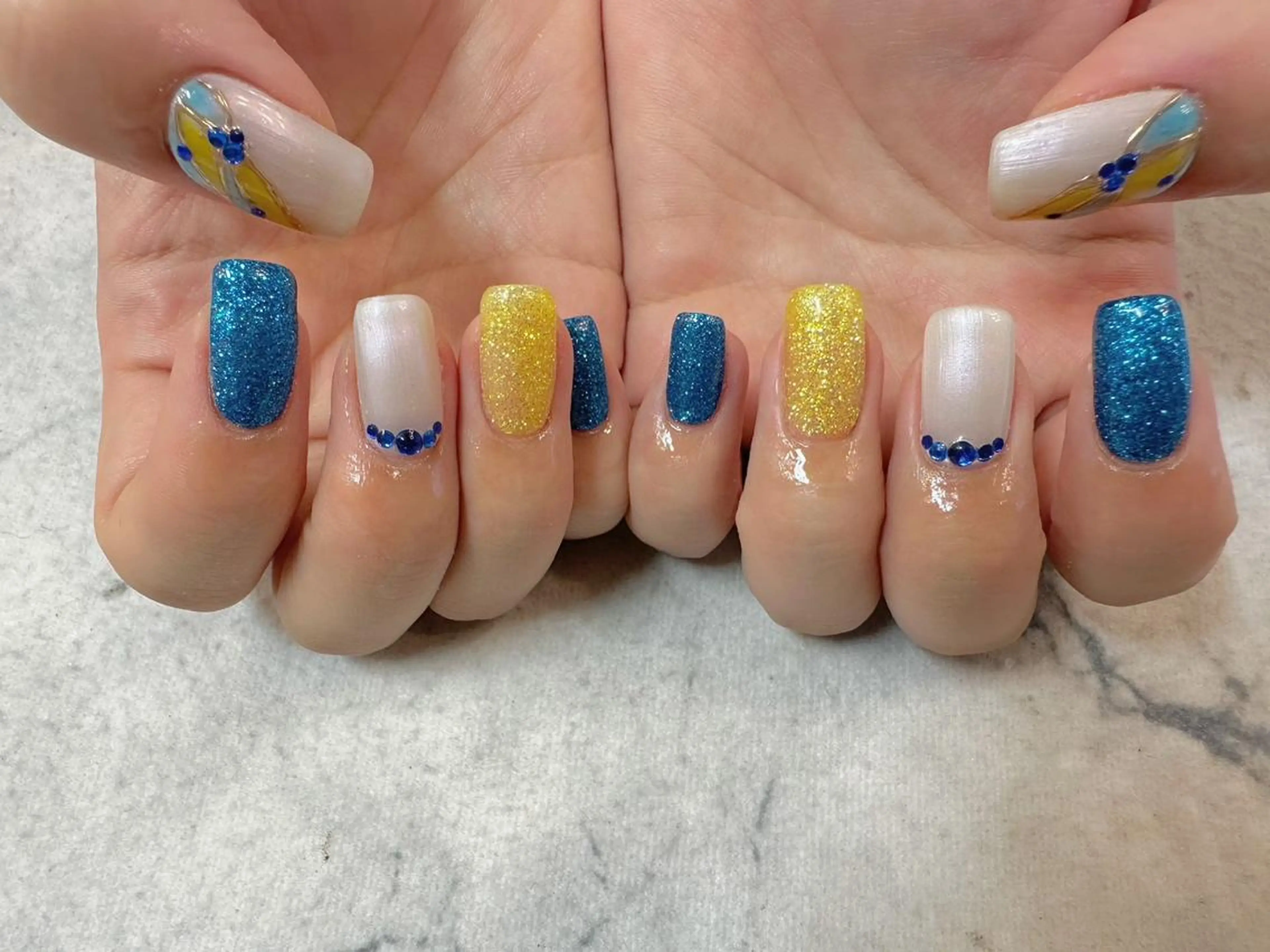 ネイル ネイルリボン 受付スタッフのネイルデザイン