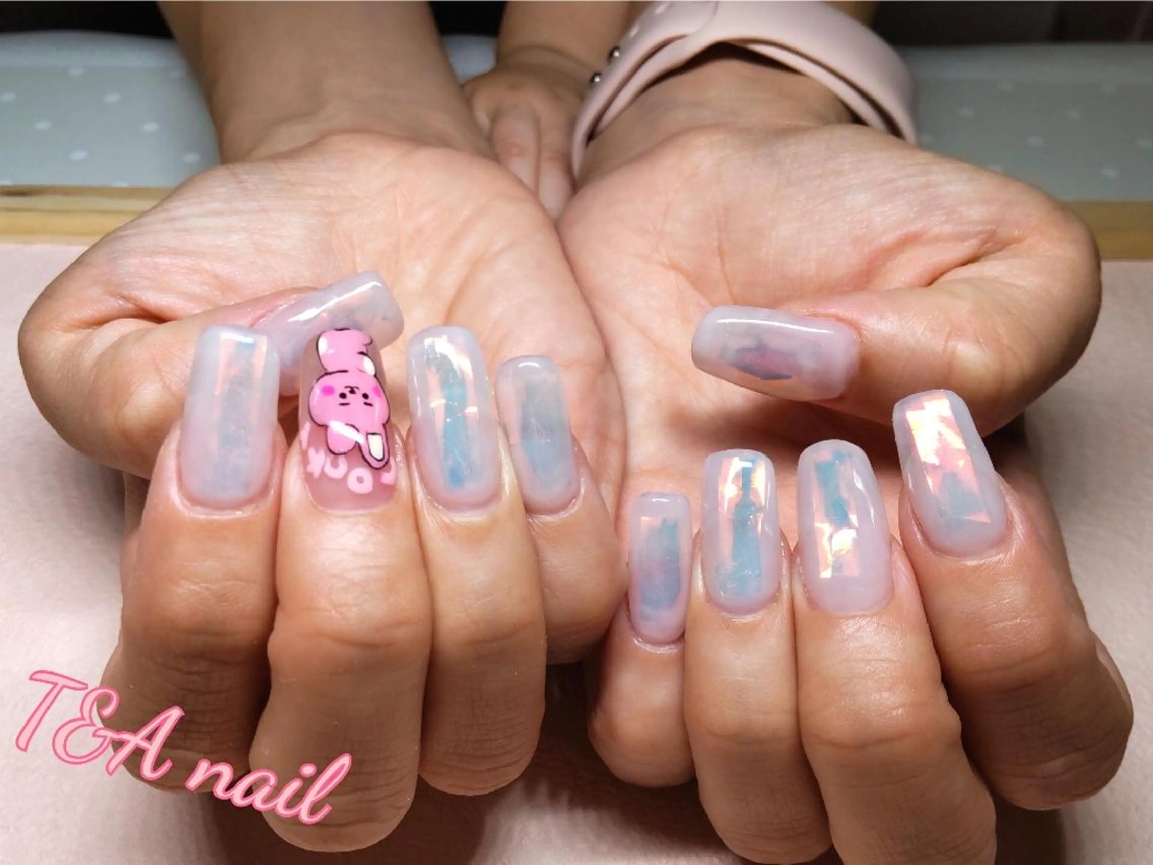 セミロング ネイル オーロラネイル 長さ出し ジェルネイル ニュアンスネイル 赤色 ハンドネイル T&A nailのネイルデザイン