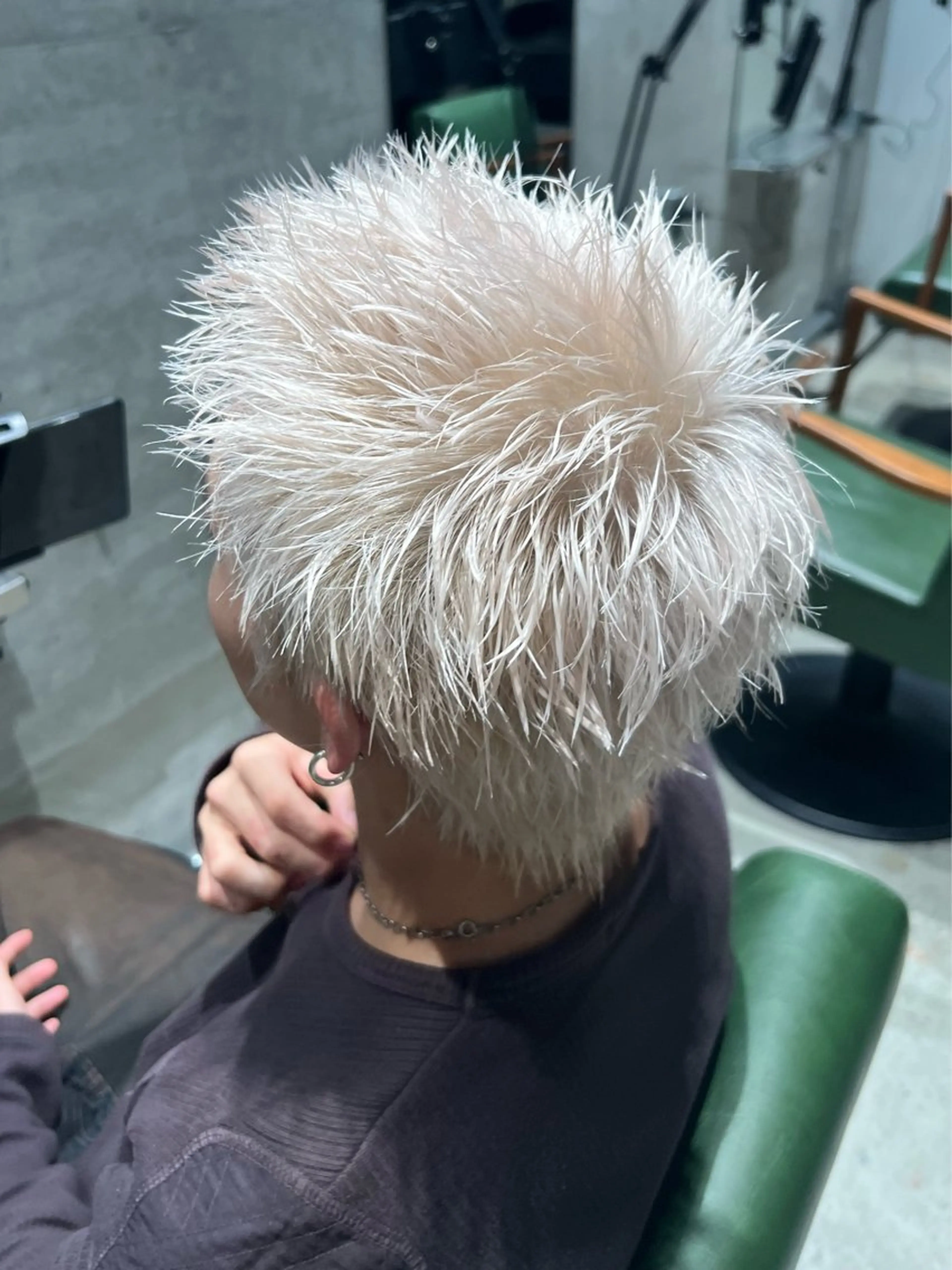 カラー モニカ本店所属・矢吹 ケビン 栄ハイトーンのヘアスタイル