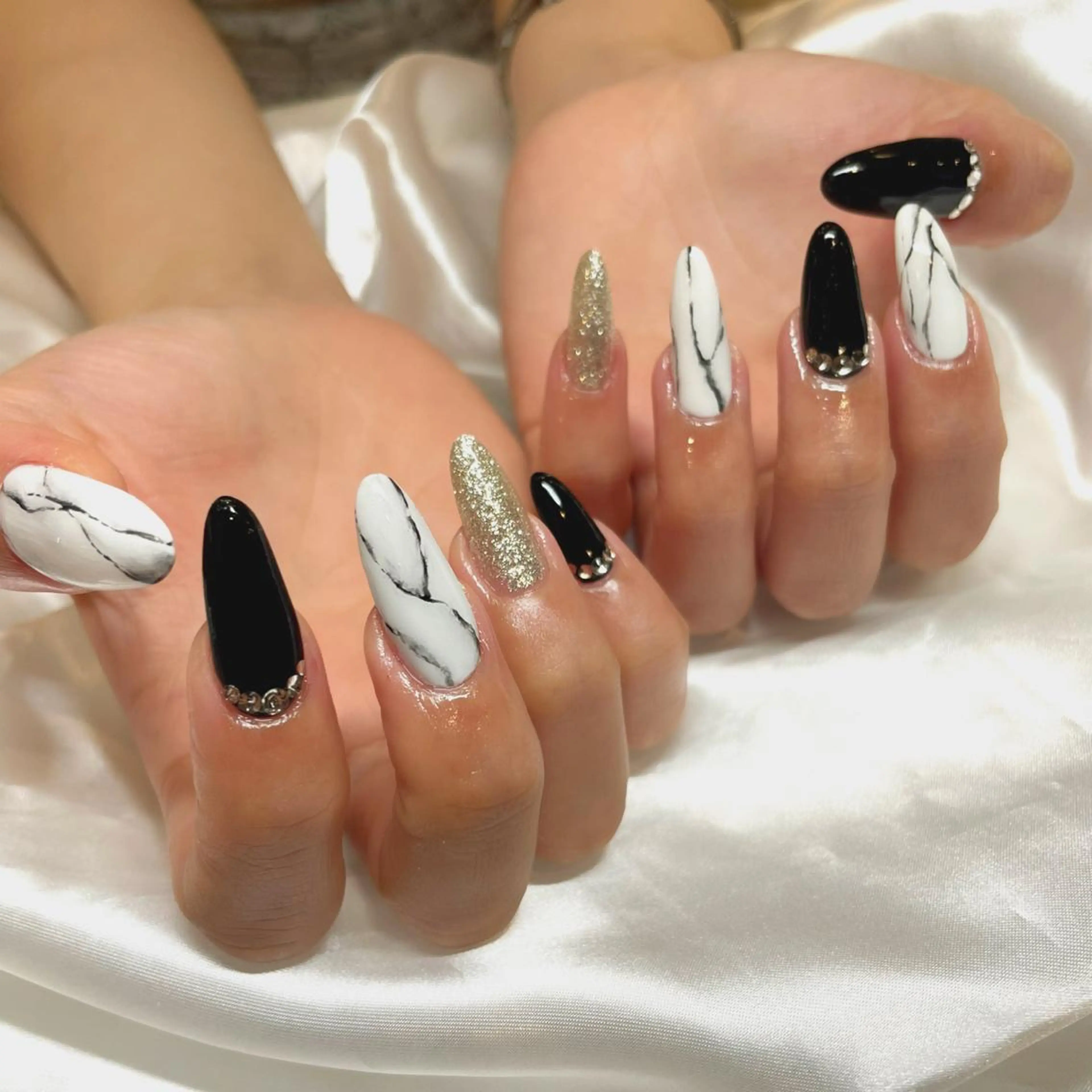 ロング ネイル 大理石ネイル(マーブル) 持ち込み 金子 彩海のネイルデザイン