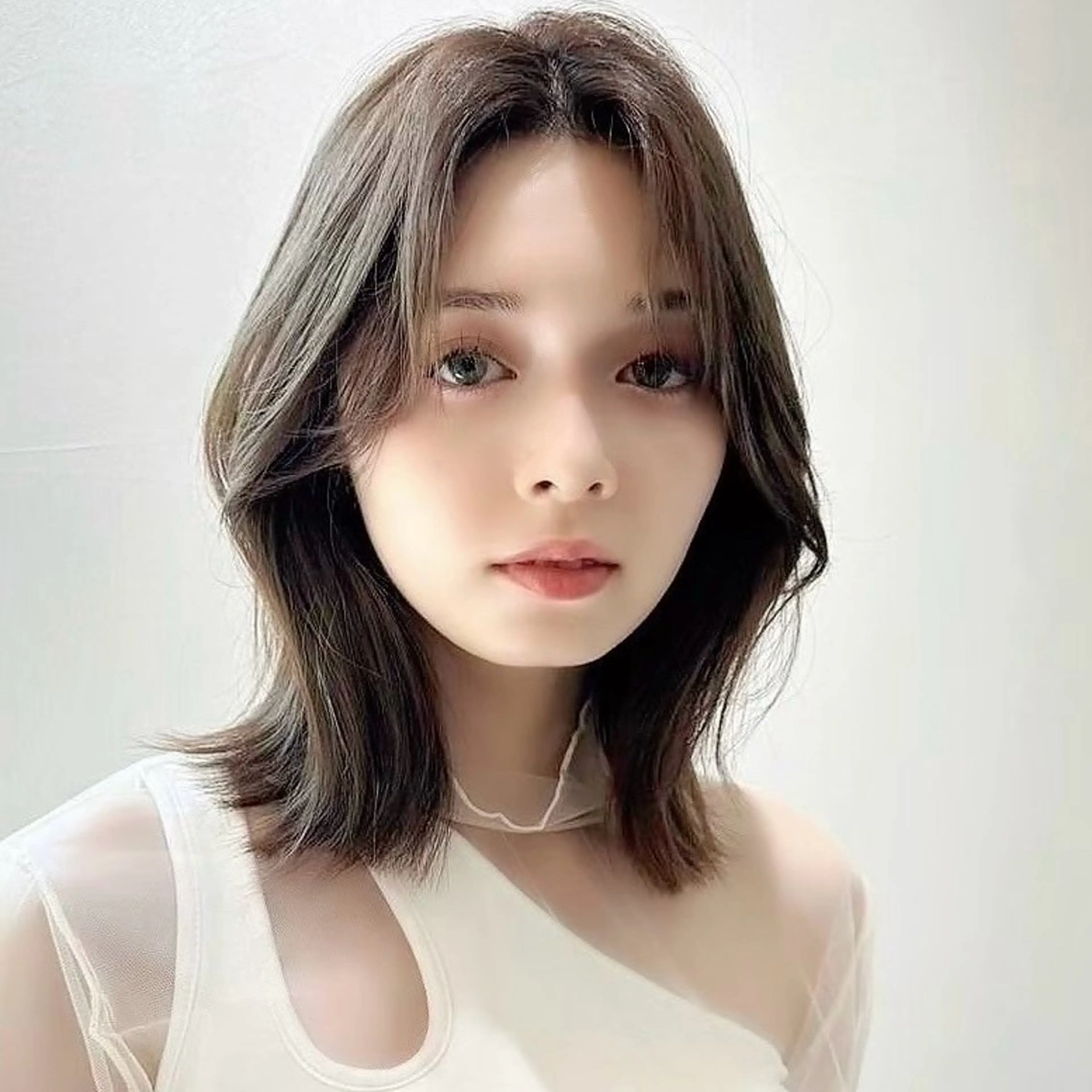 セミロング ショート/レイヤー/ 縮毛矯正/ 渡邊莉玖のヘアスタイル