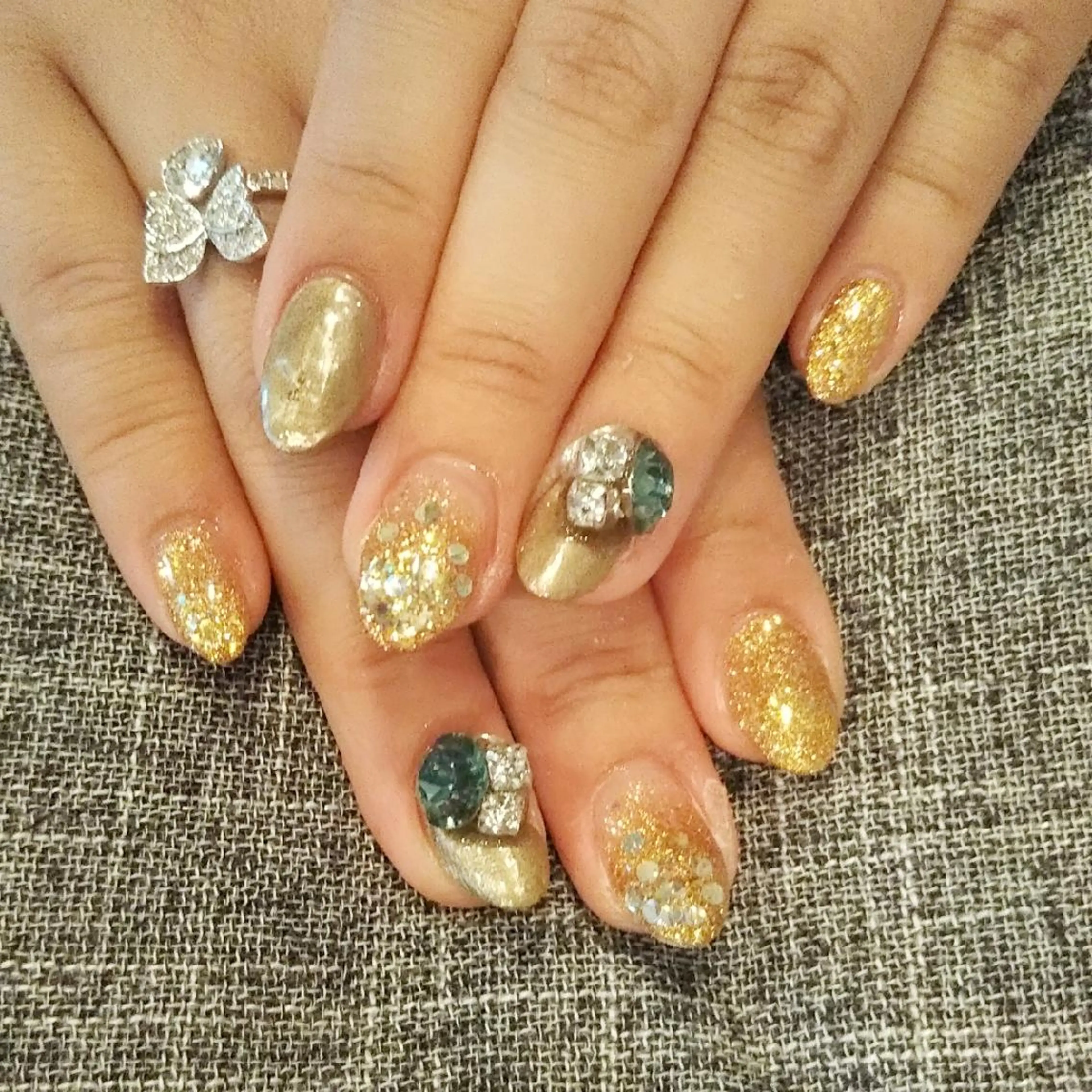 ネイル ゴージャス キラキラネイル private salon mieのネイルデザイン