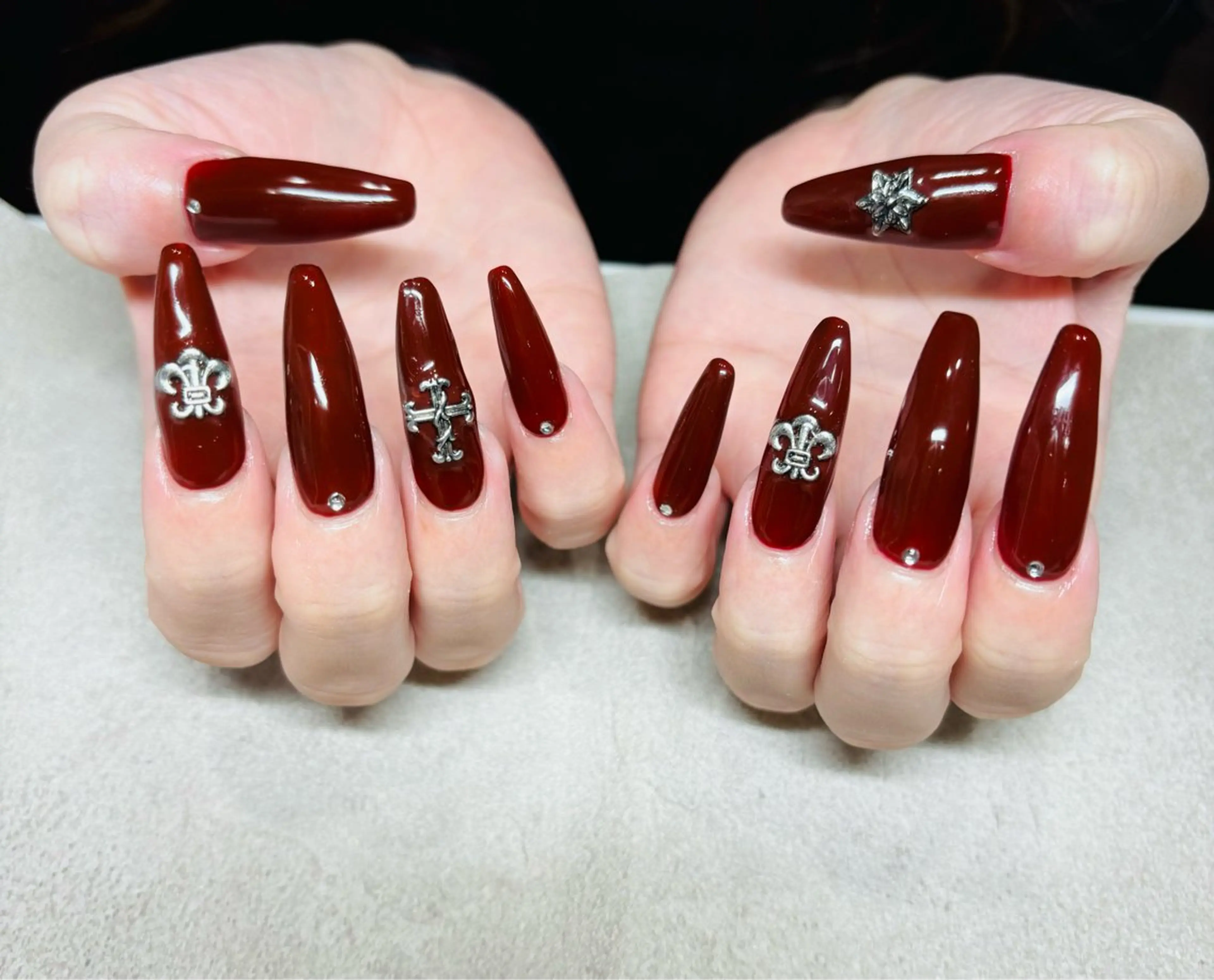 ネイル ボルドー ロングネイル ネイルチップ 門真市ネイルサロン♡ KUMI.HANAのネイルデザイン