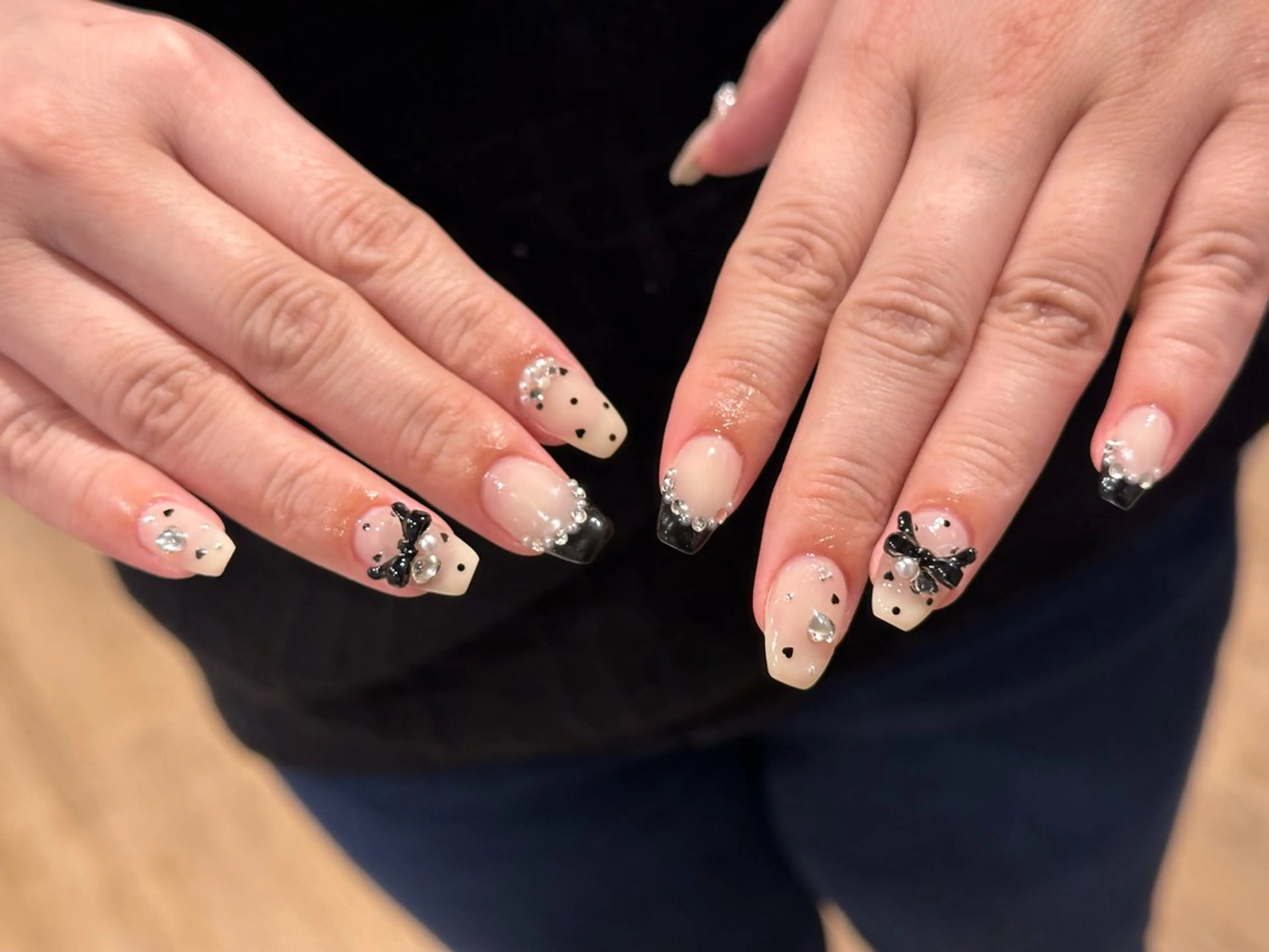 ネイル ドット リボン ハンドネイル 痛ネイル🩶推し活 🤍店長sagawaのネイルデザイン