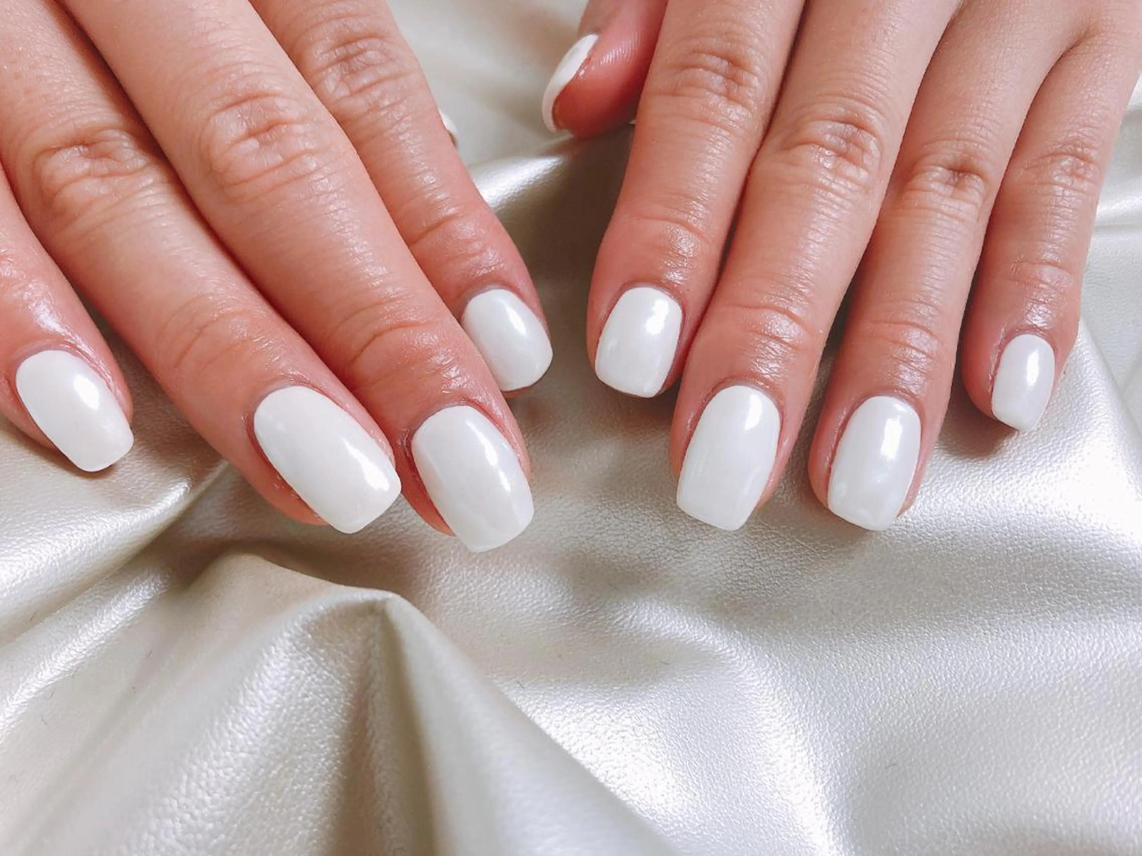 ネイル オーロラネイル ワンカラーネイル ホワイト ハンドネイル Mogu nail 二子玉川のネイルデザイン