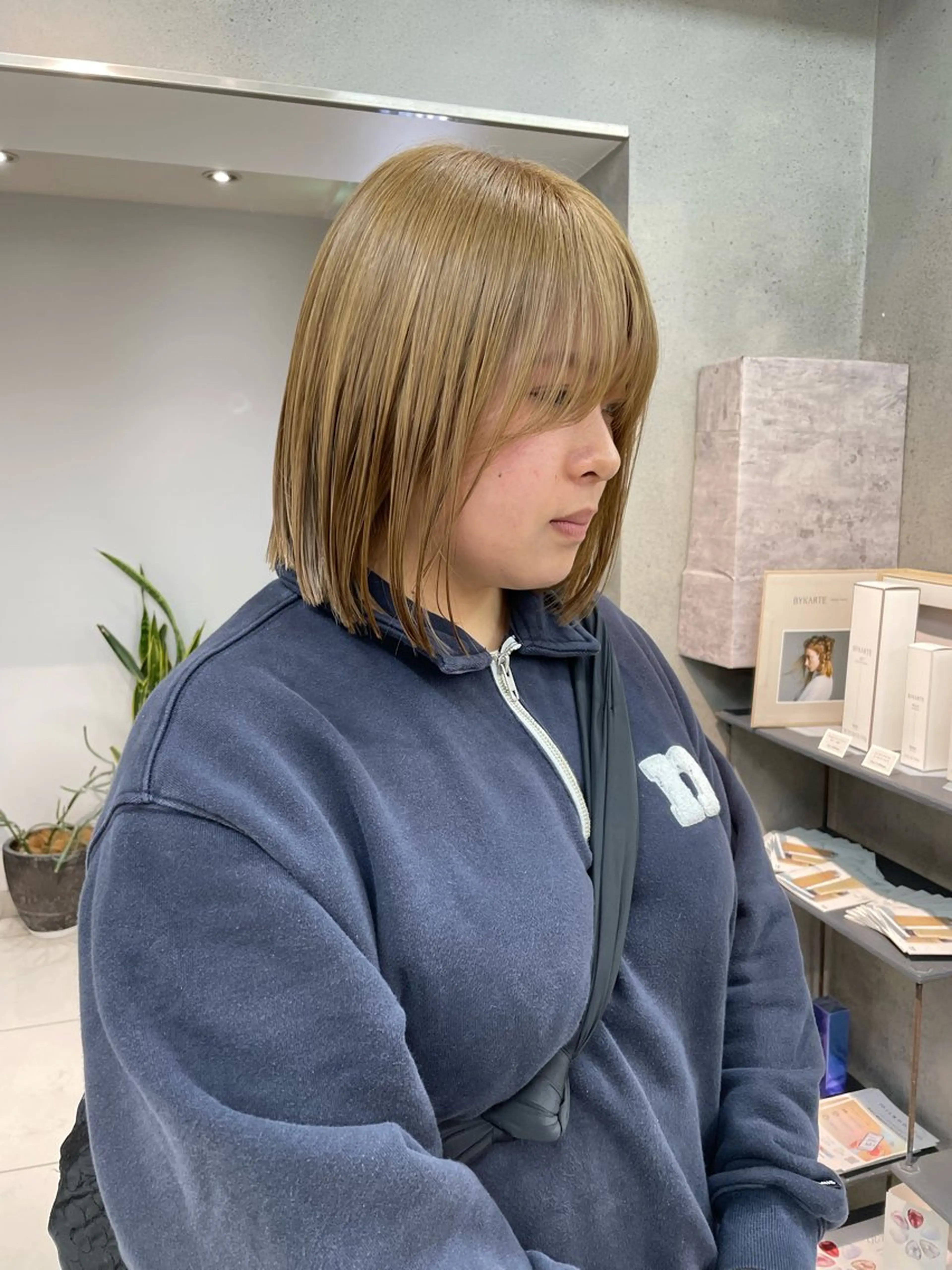 ショート カラー ヘアアレンジ ボブ/透明感ベージュ 🫧クルミ🌟のヘアスタイル