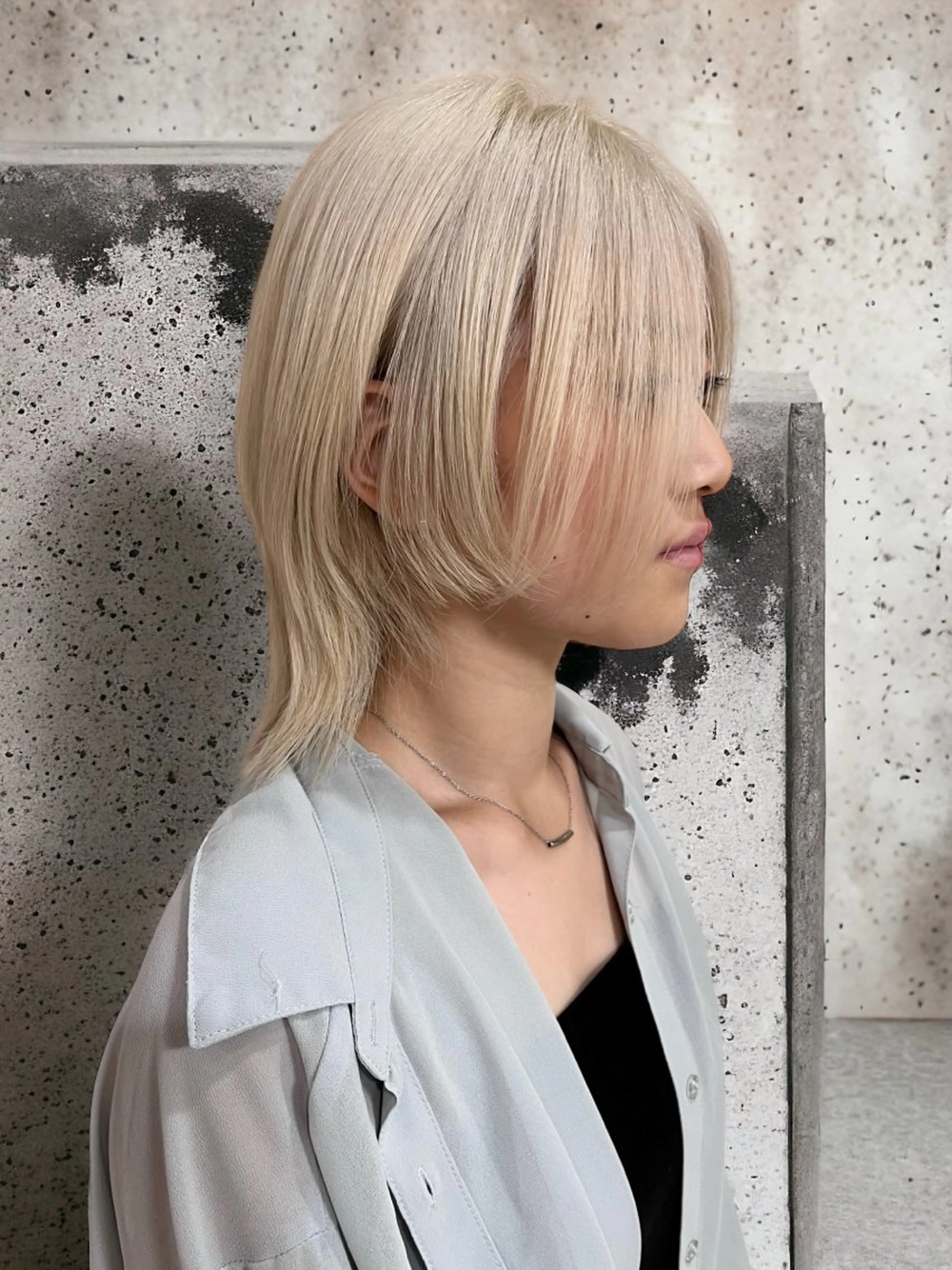 ショート カラー ブロンド ホワイトブロンド ウルフカット カット ヘアカラー トリートメント レイヤー/ベージュ カラー/ハシモトのヘアスタイル