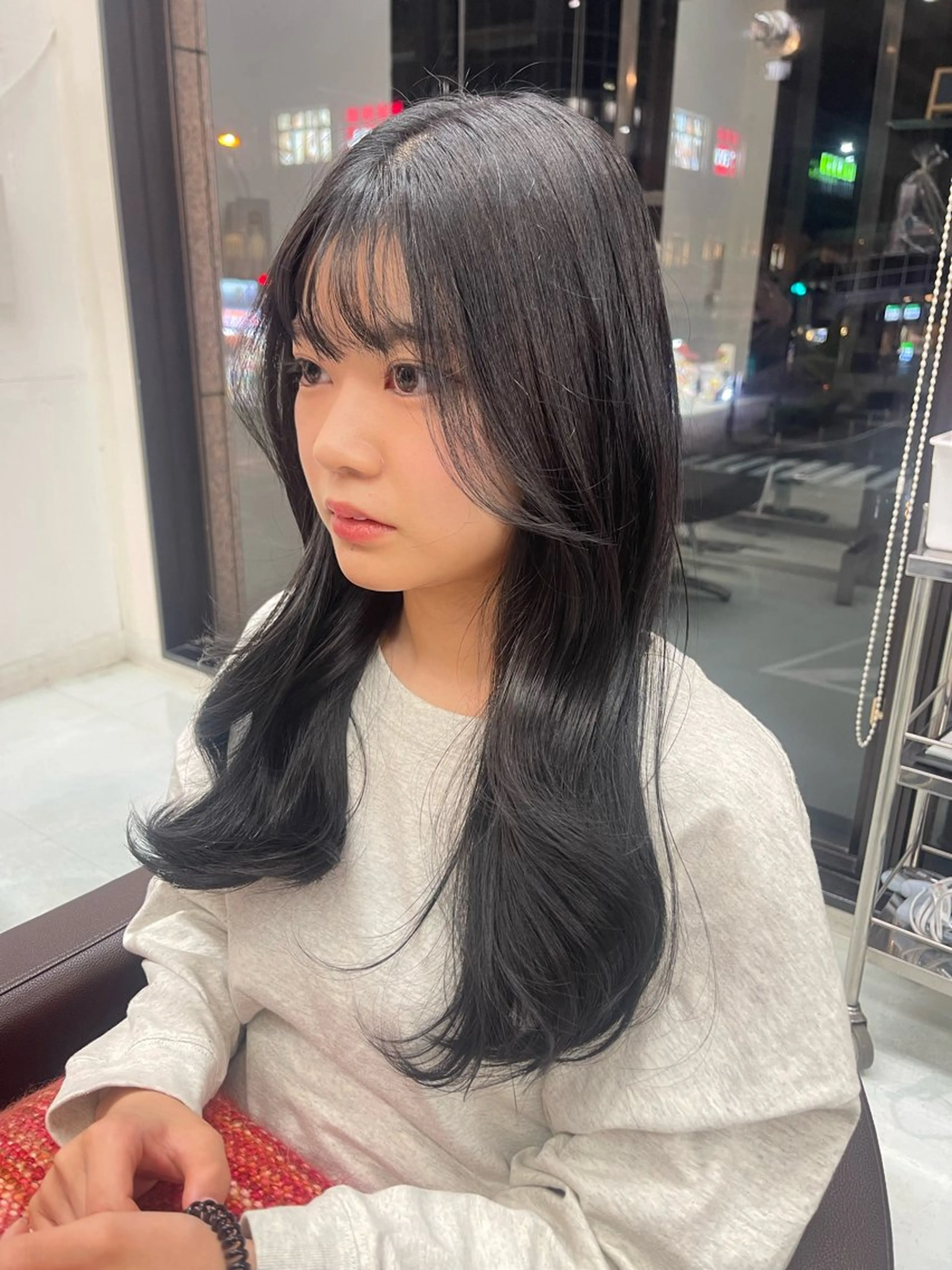 ロング カラー 黒髪 ブルーカラー ブルーブラック くびれヘア ヘアーメイクWILL 西宮店所属・WILL西宮 藤原 佳奈/髪質改善/艶髪のヘアスタイル