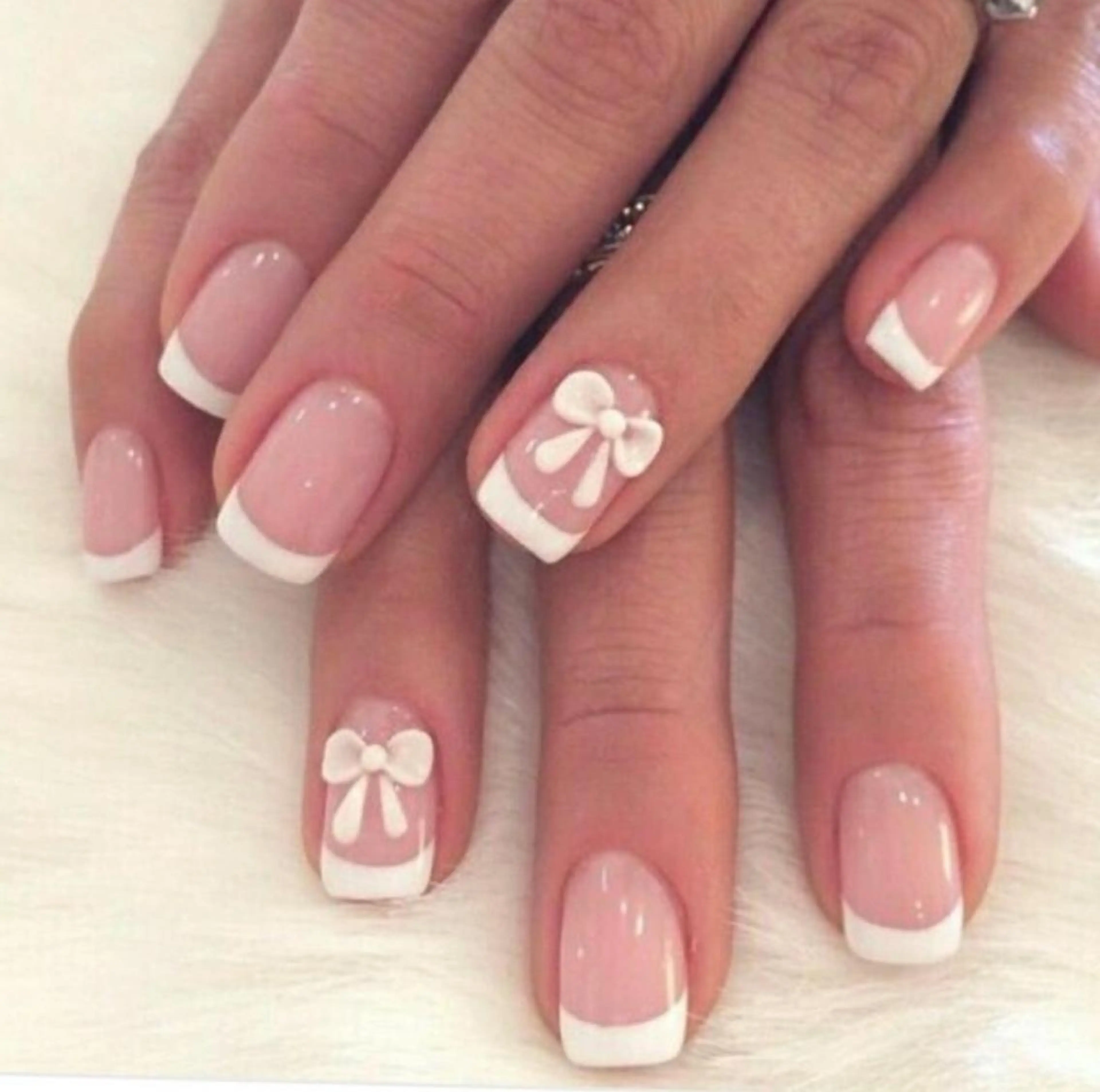 ネイル フレンチネイル ハンドネイル ゲン レイカのネイルデザイン