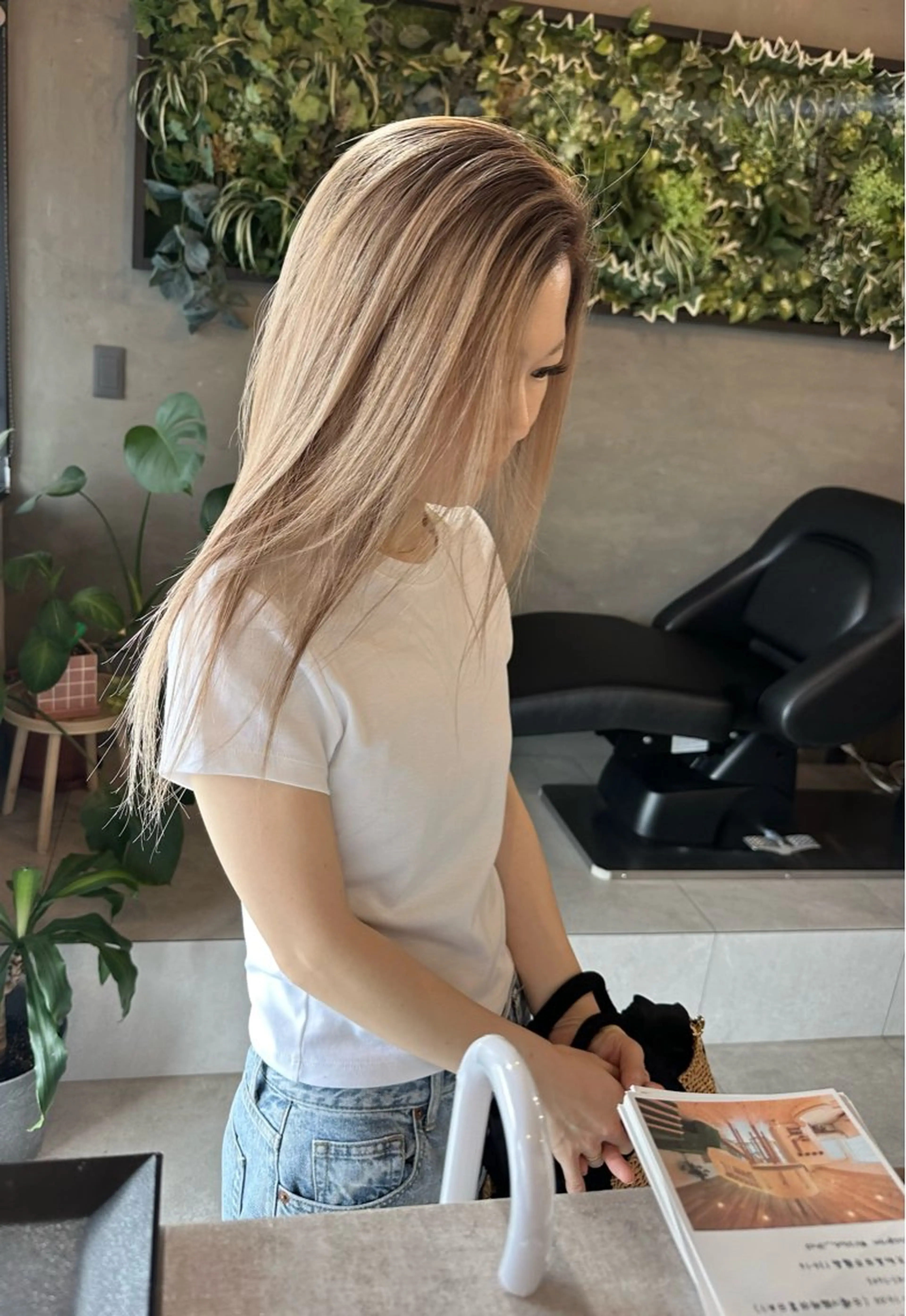 セミロング ヘアカラー 森本 笑のヘアスタイル