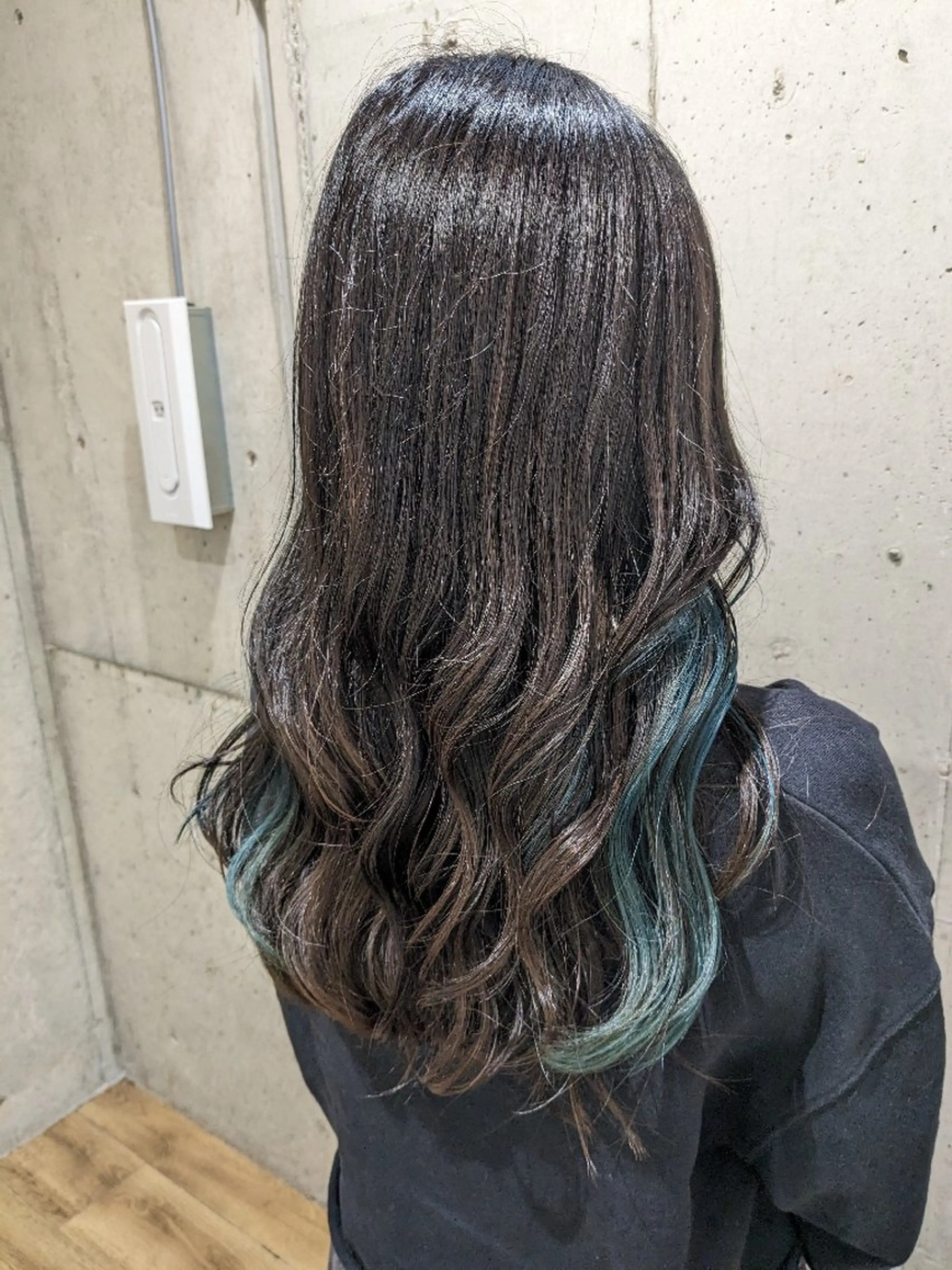 セミロング カラー ブリーチ インナーカラー カット ヘアカラー 山口 惇史のヘアスタイル
