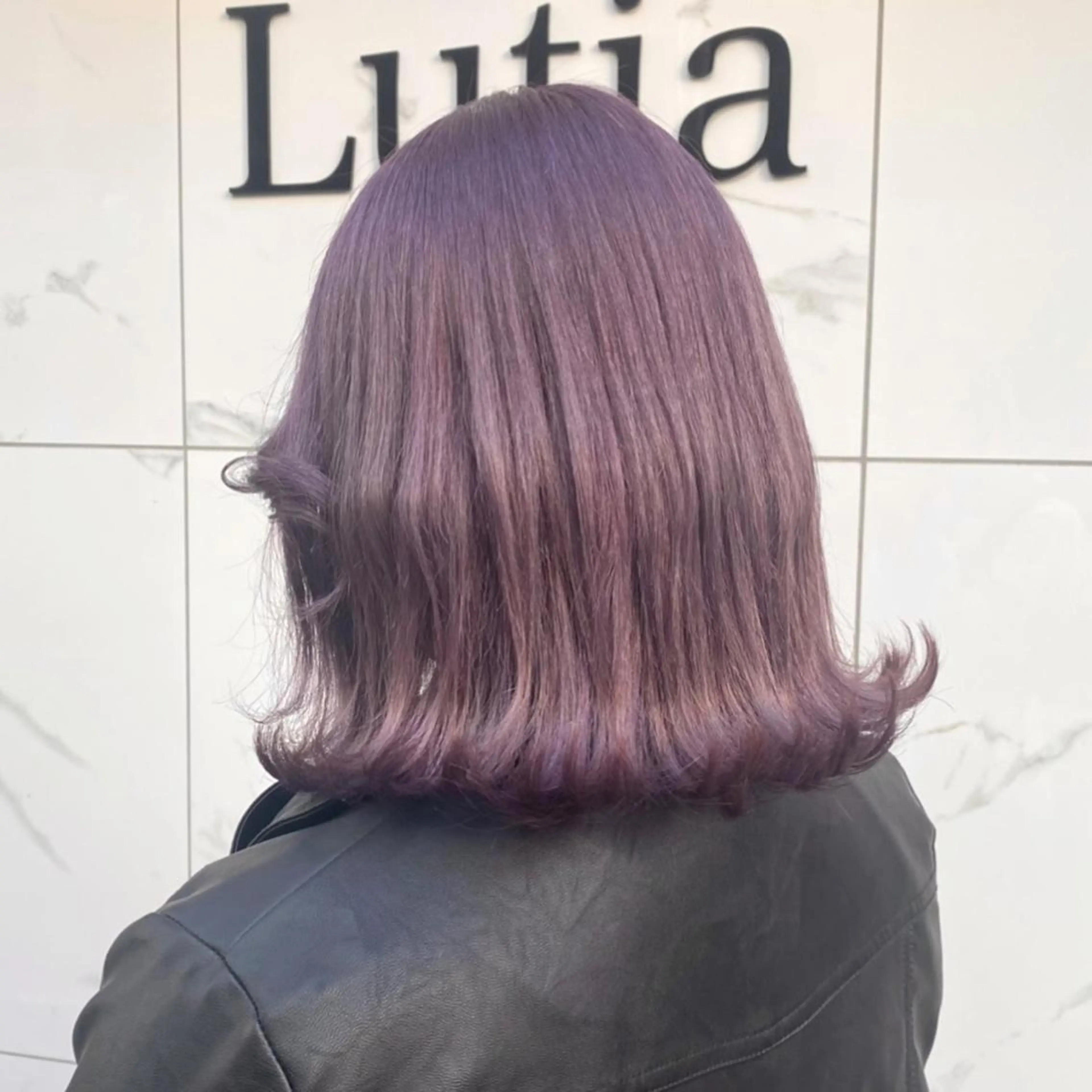 ミディアム カラー ヘアアレンジ ブロンド パープルカラー youres hair東新宿店所属・新宿⌇韓国風ヘア ⌇透明感カラーのヘアスタイル