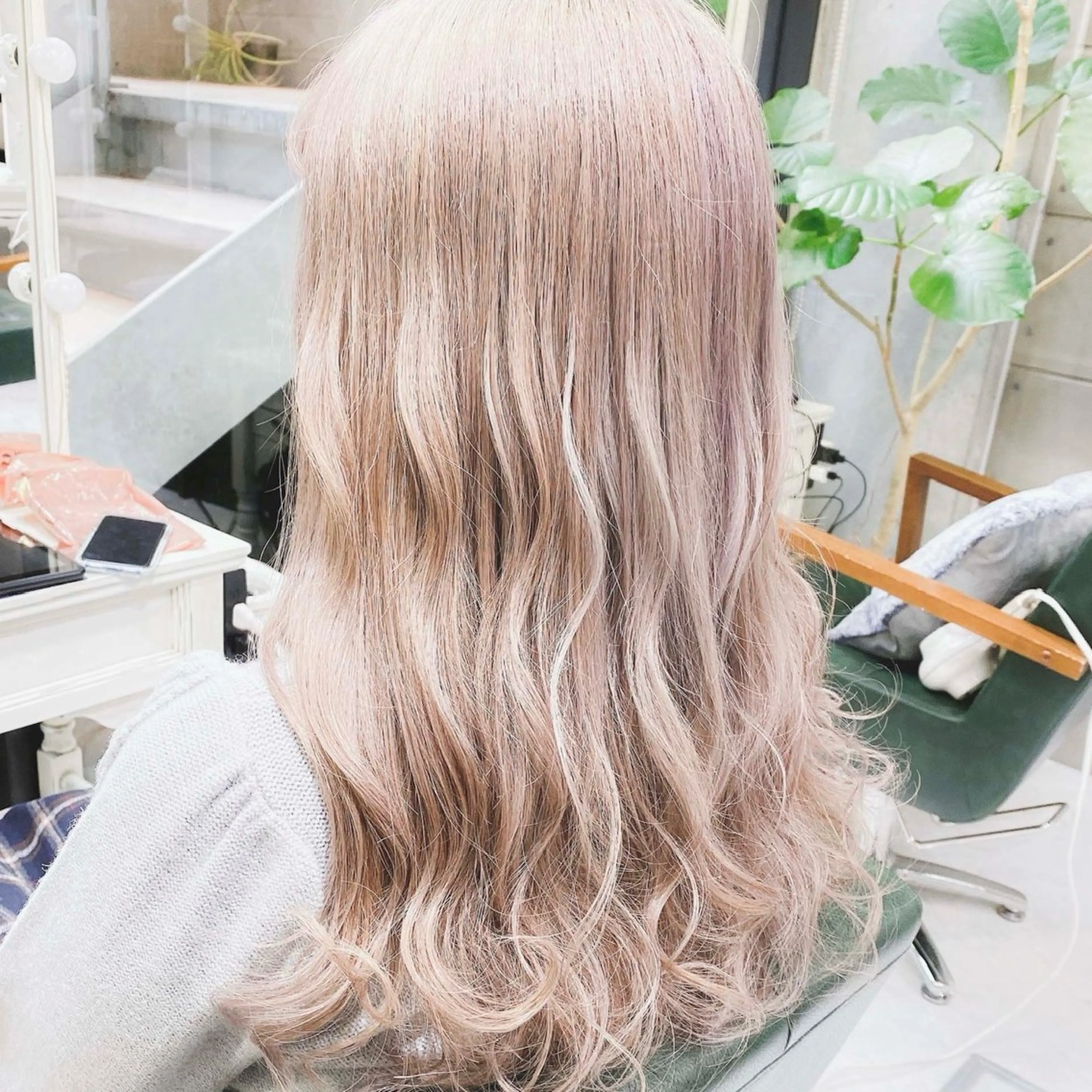 ロング カラー ベージュカラー ブリーチ デザインカラー ハイトーンカラー ホワイトベージュ ヘアカラー トリートメント DAYS Men’sのヘアスタイル