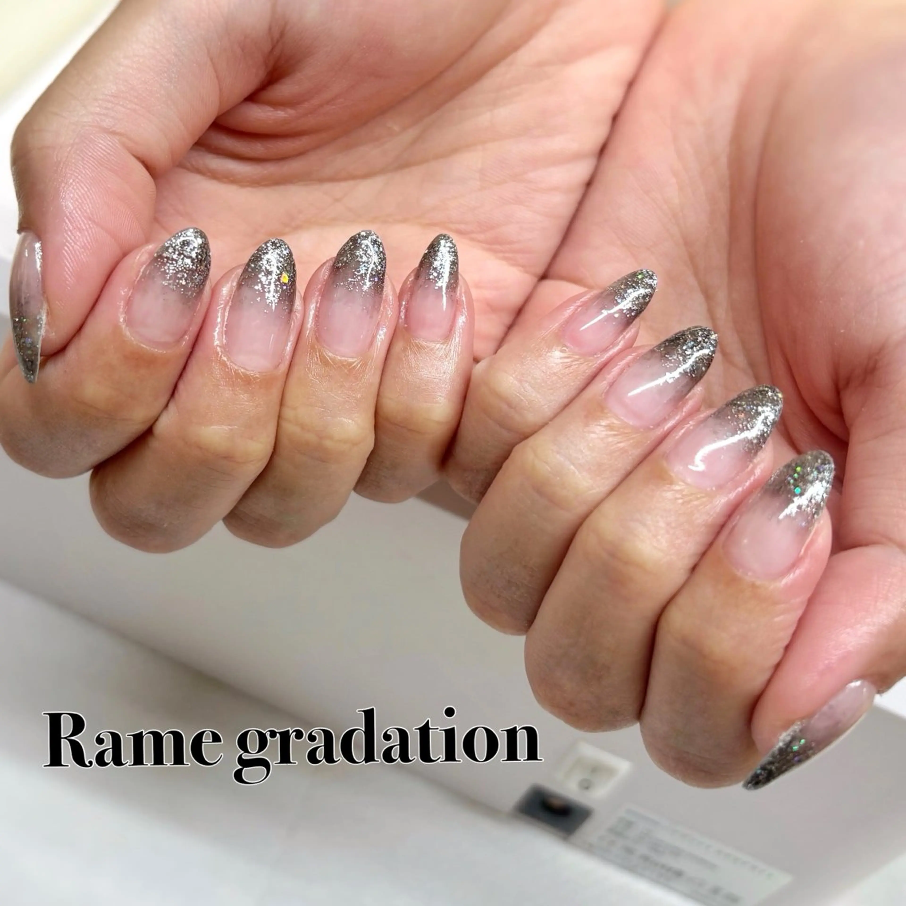 ネイル グラデーション ラメ(グリッター) ラメグラデーション ネイルサロンエーナイン本店所属・【モデル募集中】 hina🌼のネイルデザイン