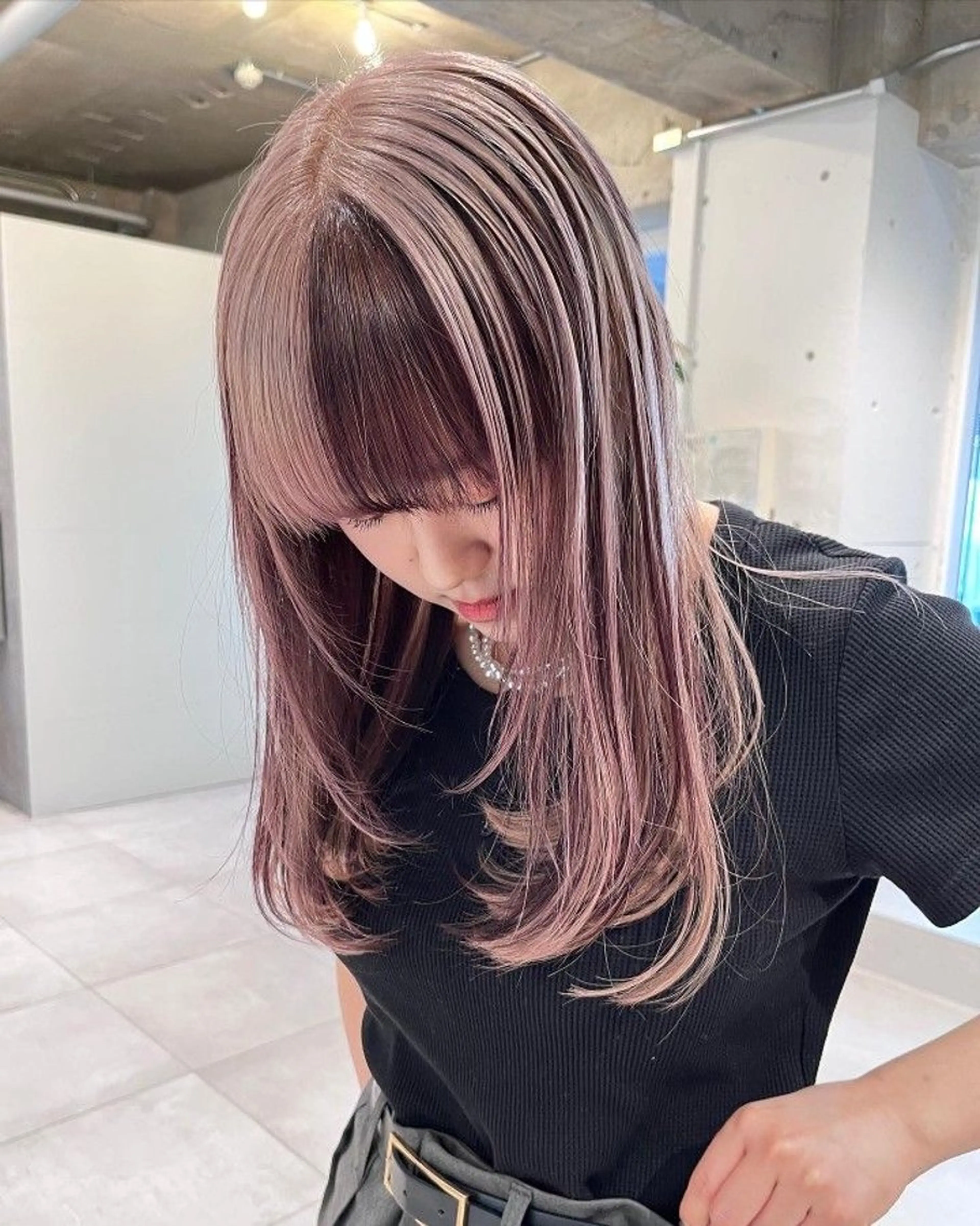 ロング カラー デザインカラー ピンクカラー サキ🤍ハイトーン 🩰くびれ巻きヘアのヘアスタイル