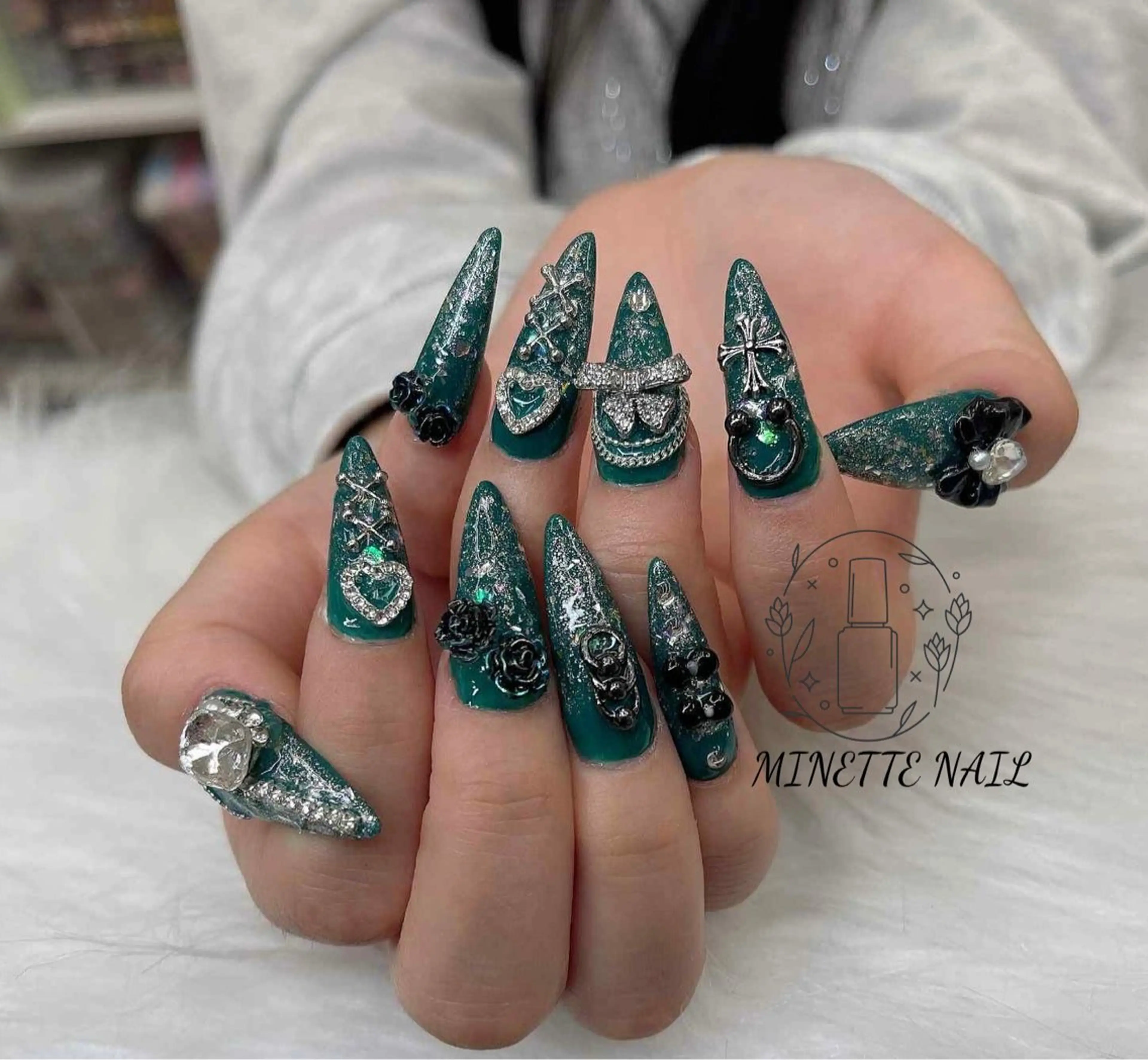 ネイル 長さ出し フレンチネイル ジェルネイル ガラスフレンチ 韓国ネイル ハンドネイル Minette nailHuongのネイルデザイン