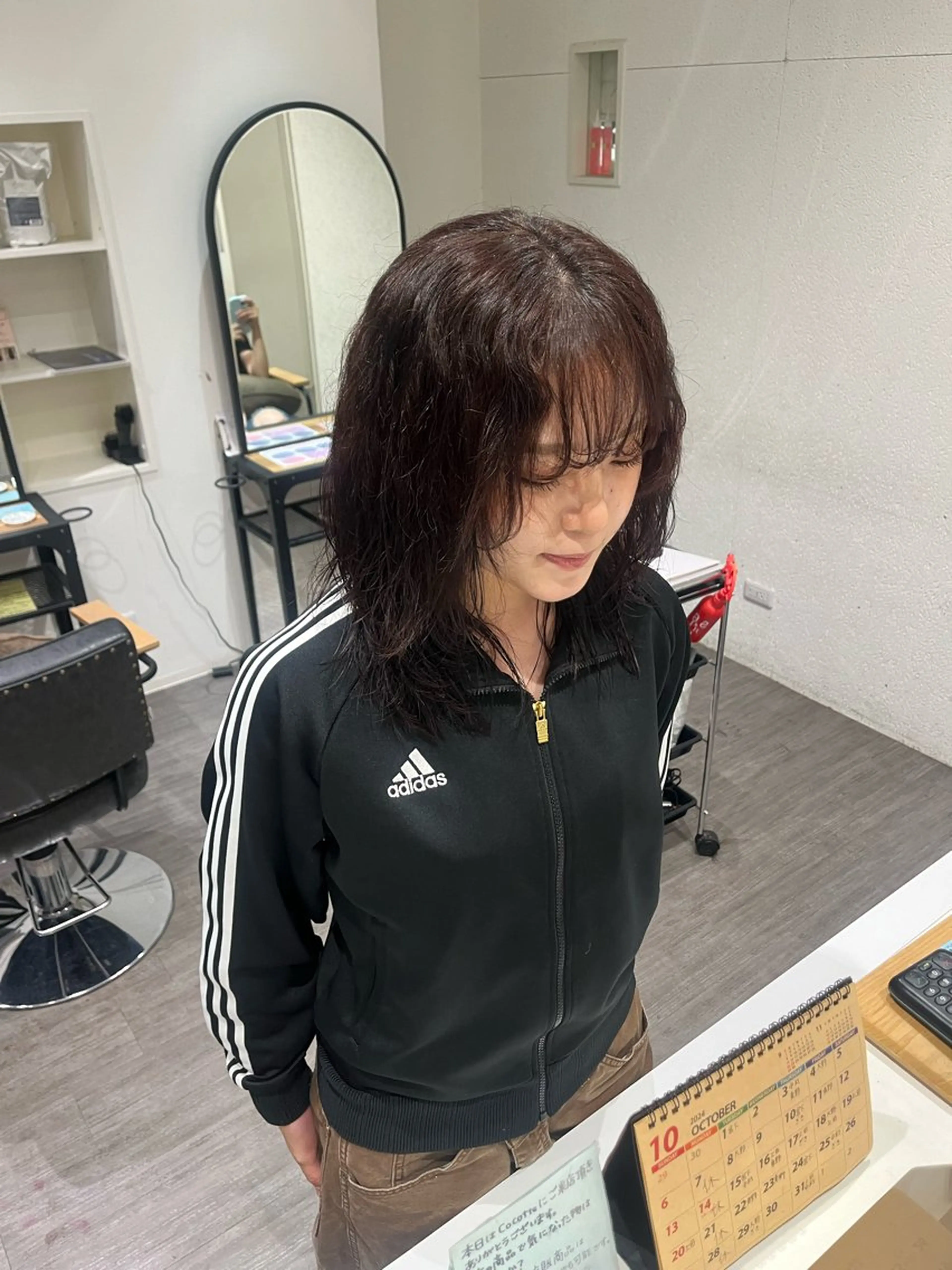 セミロング カラー ブラウンカラー レッドカラー レッドブラウン cocotte🫧 絹村 琴美のヘアスタイル