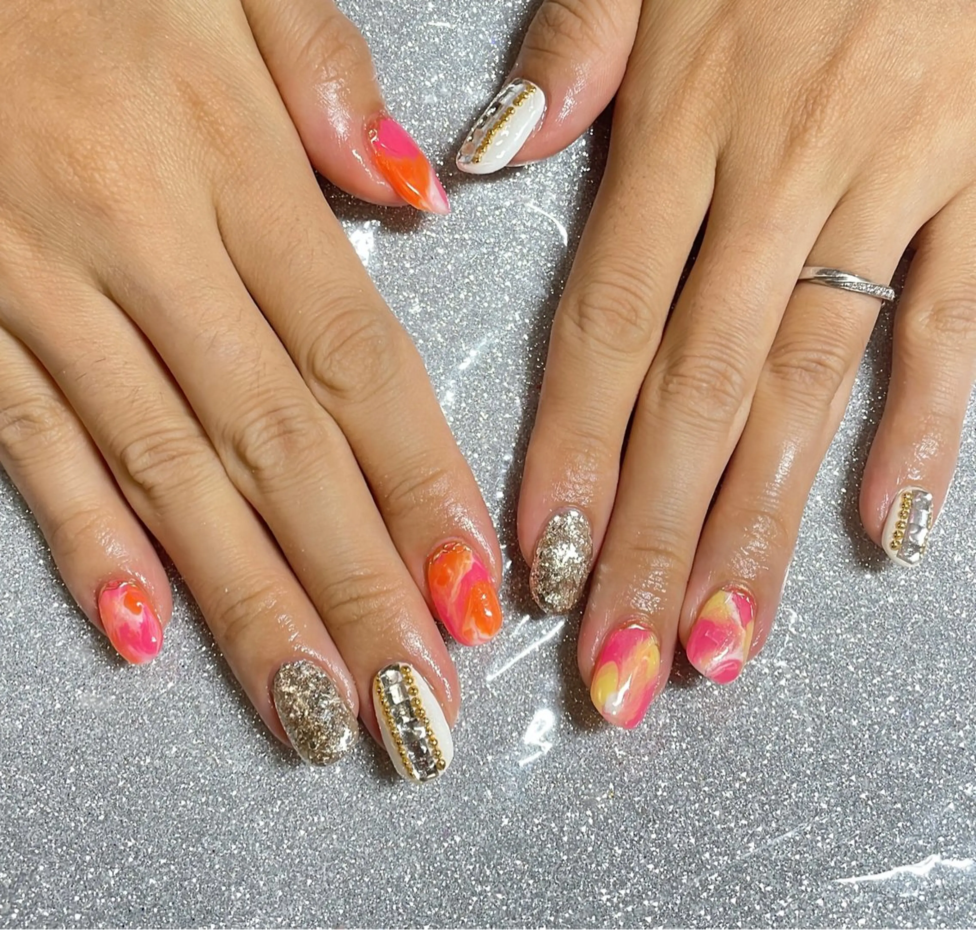 ネイル ハンドネイル VIERU 🌈🎀💖のネイルデザイン