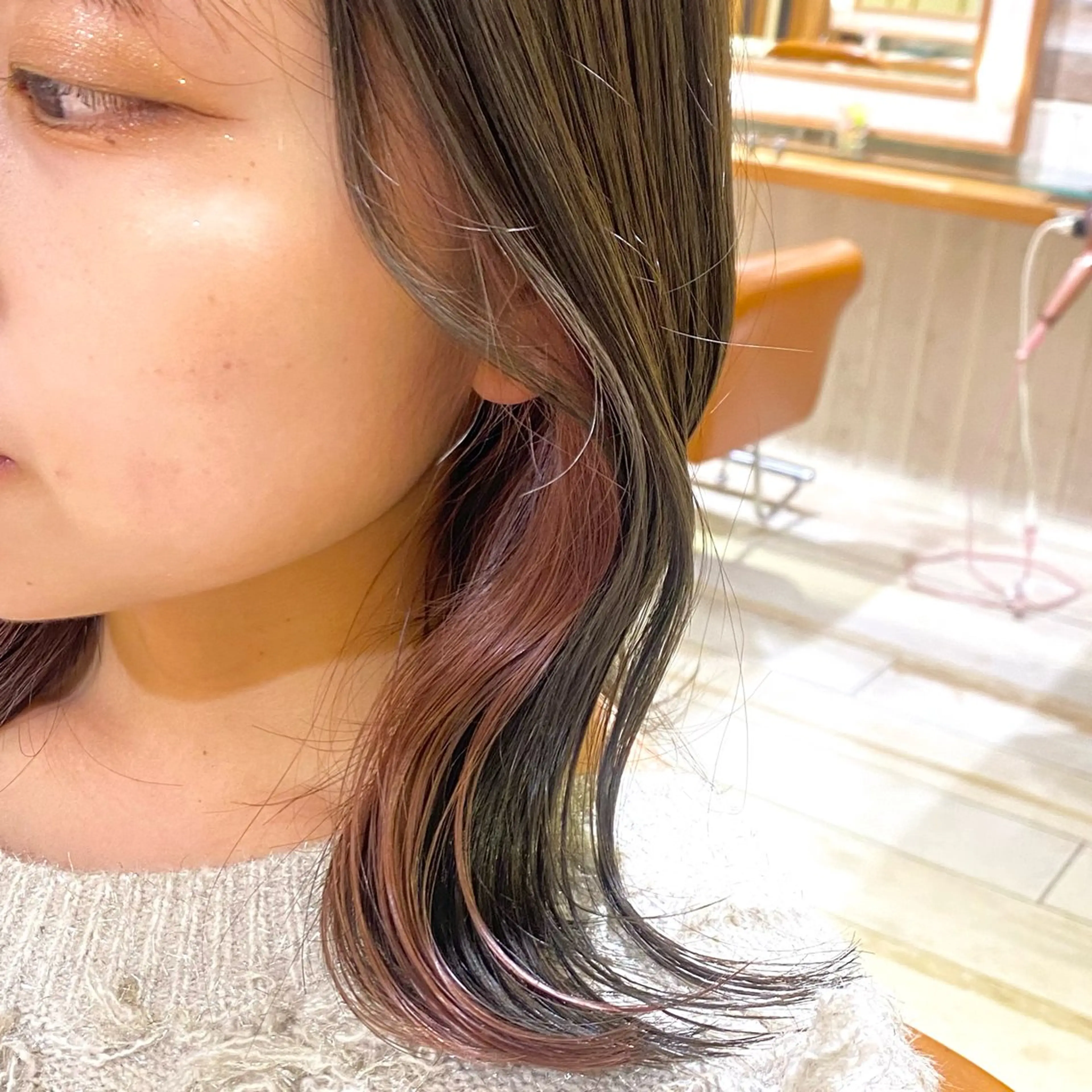 ミディアム カラー アッシュ ベージュカラー イヤリングカラー ピンクカラー ピンクベージュ ヘアカラー 🌸小島友梨香🌸 ブリーチカラーのヘアスタイル