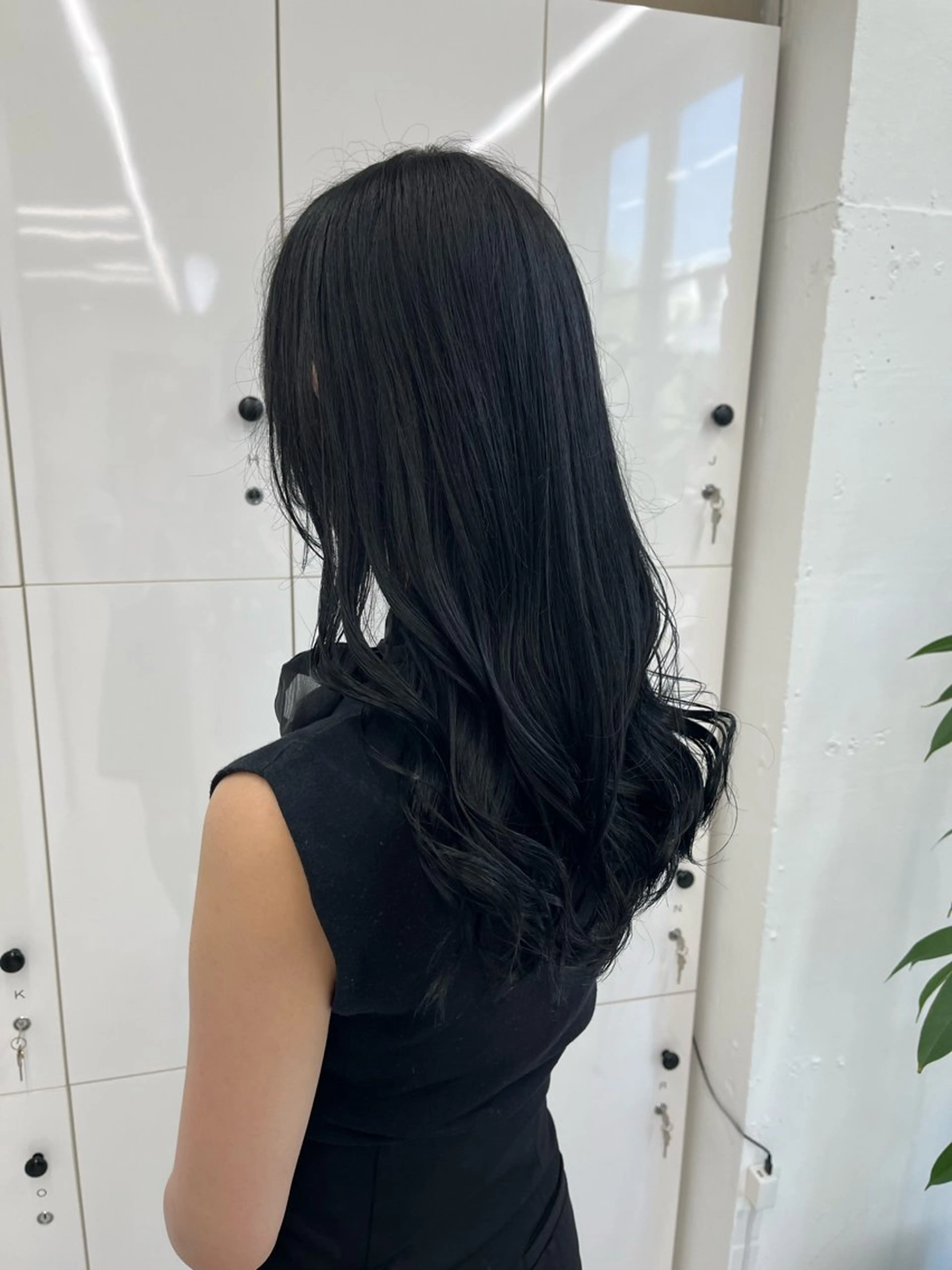 【minimo限定】。*🛁ブリーチ無し圧倒的透明感カラーブルーブラック+トリートメント🛁*。¥8360の写真