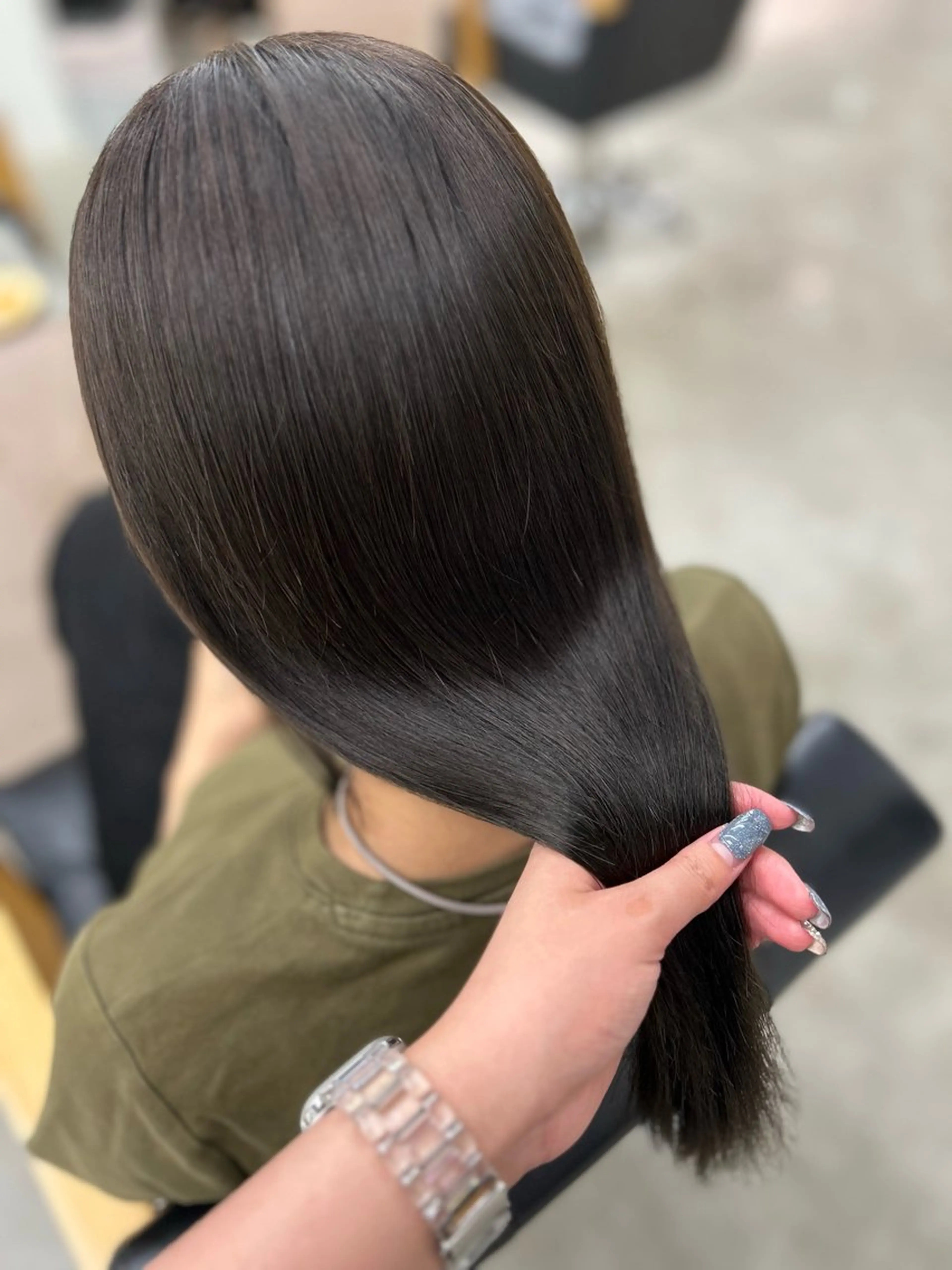 ロング カラー 透明感カラー グレージュ オリーブカラー オリーブグレージュ オリーブグレー noa  🦋 ブリーチ/暖色のヘアスタイル