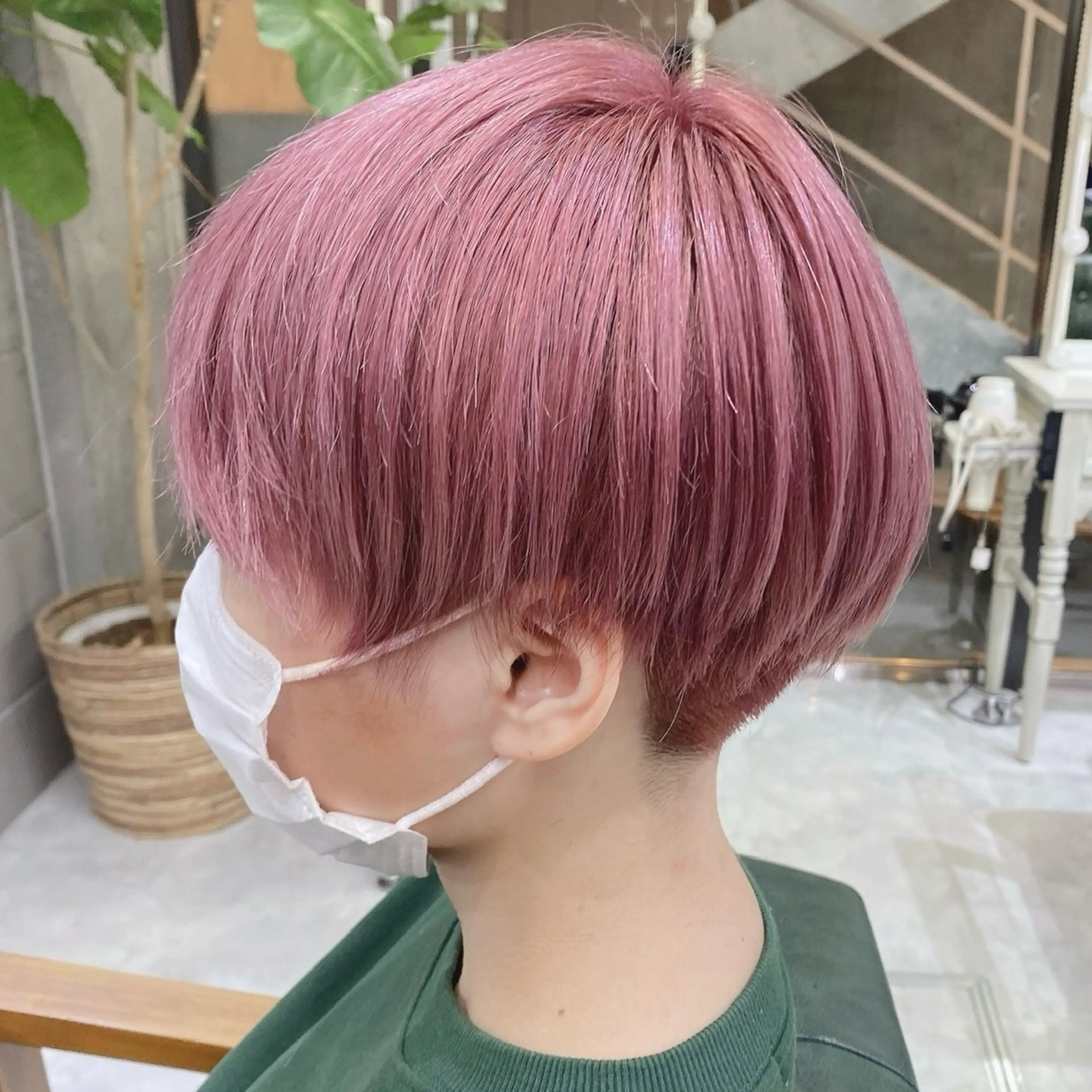 ショート カラー ブリーチ デザインカラー ハイトーンカラー ピンクカラー ヘアカラー トリートメント DAYS Men’sのヘアスタイル