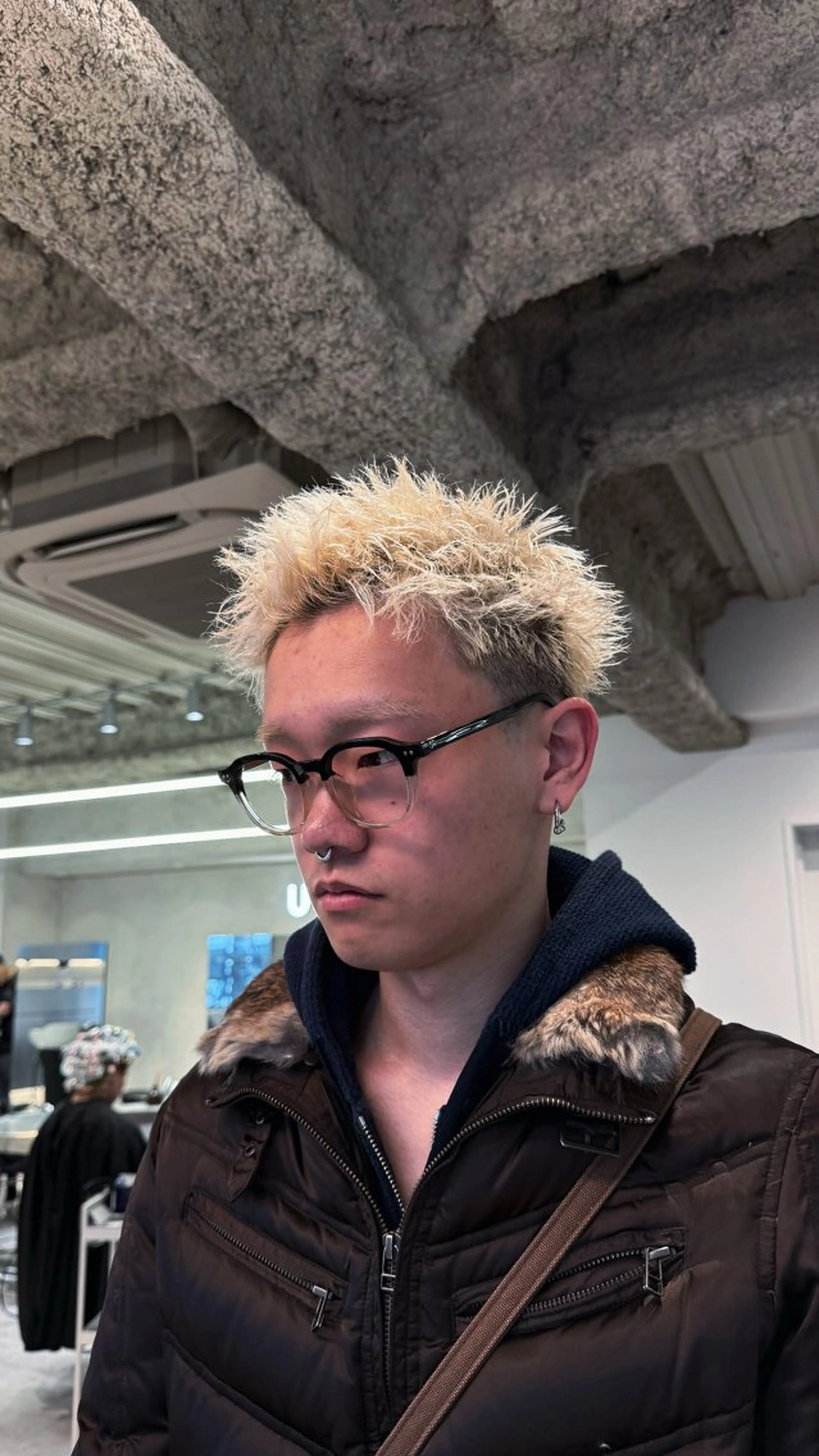 ショート カラー メンズ メンズブリーチ メンズハイトーン メンズショート スパイキーショート ブリーチ ヘアカラー トリートメント MEN’S SALON HAVANA所属・渋谷/フェザーパーマ /スパイキー/千尋のヘアスタイル