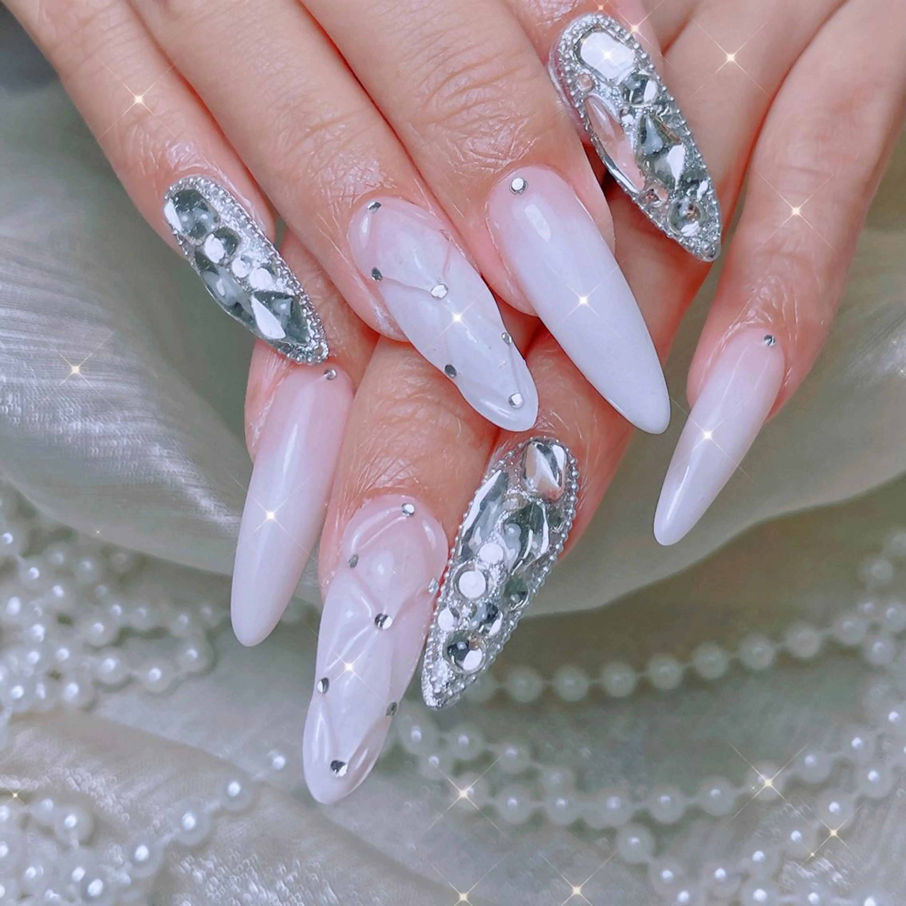 ネイル 🎀まゆ 🪽🐾のネイルデザイン