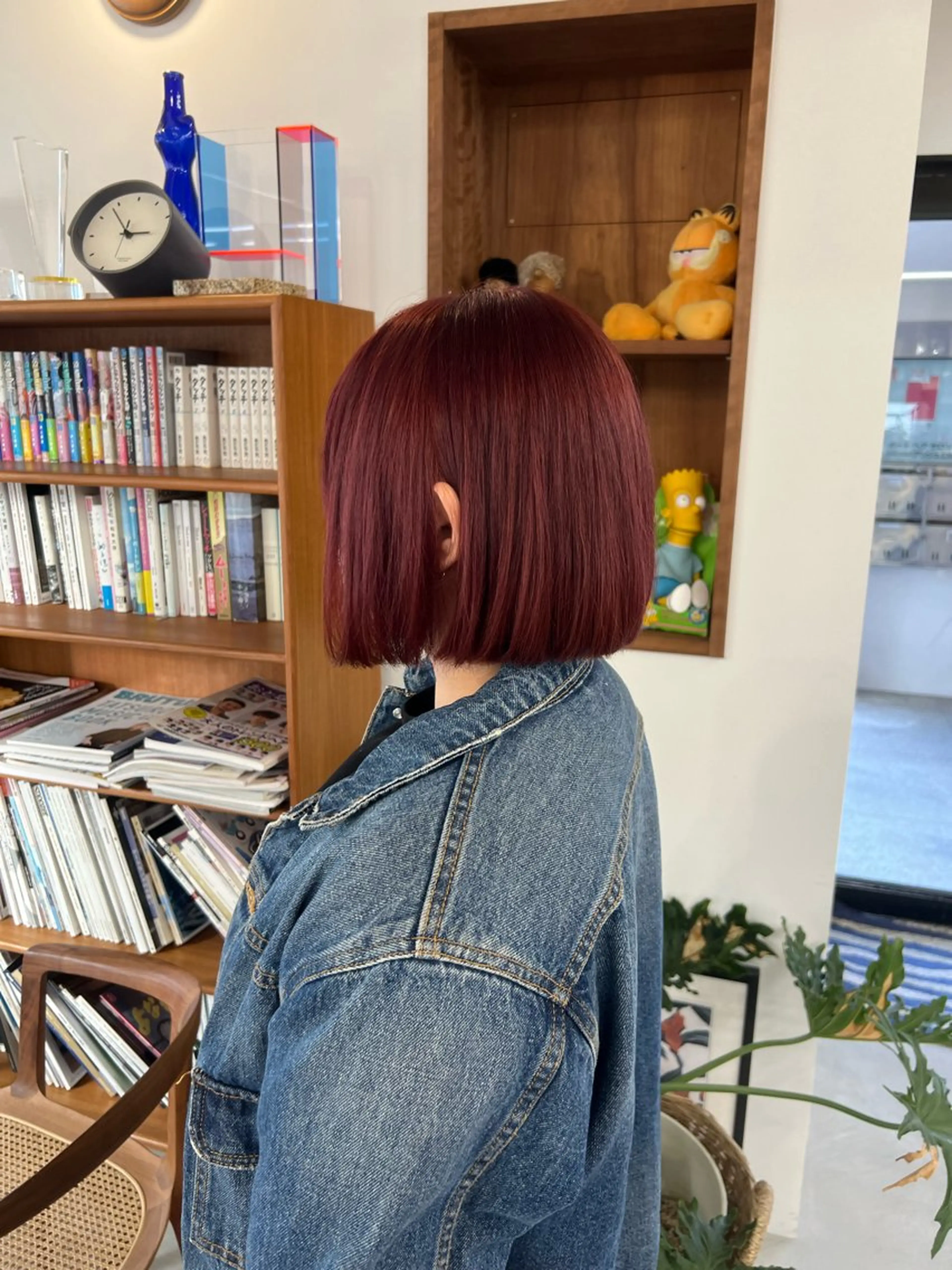 ショート ボブ カット ヘアカラー 石川 実咲のヘアスタイル