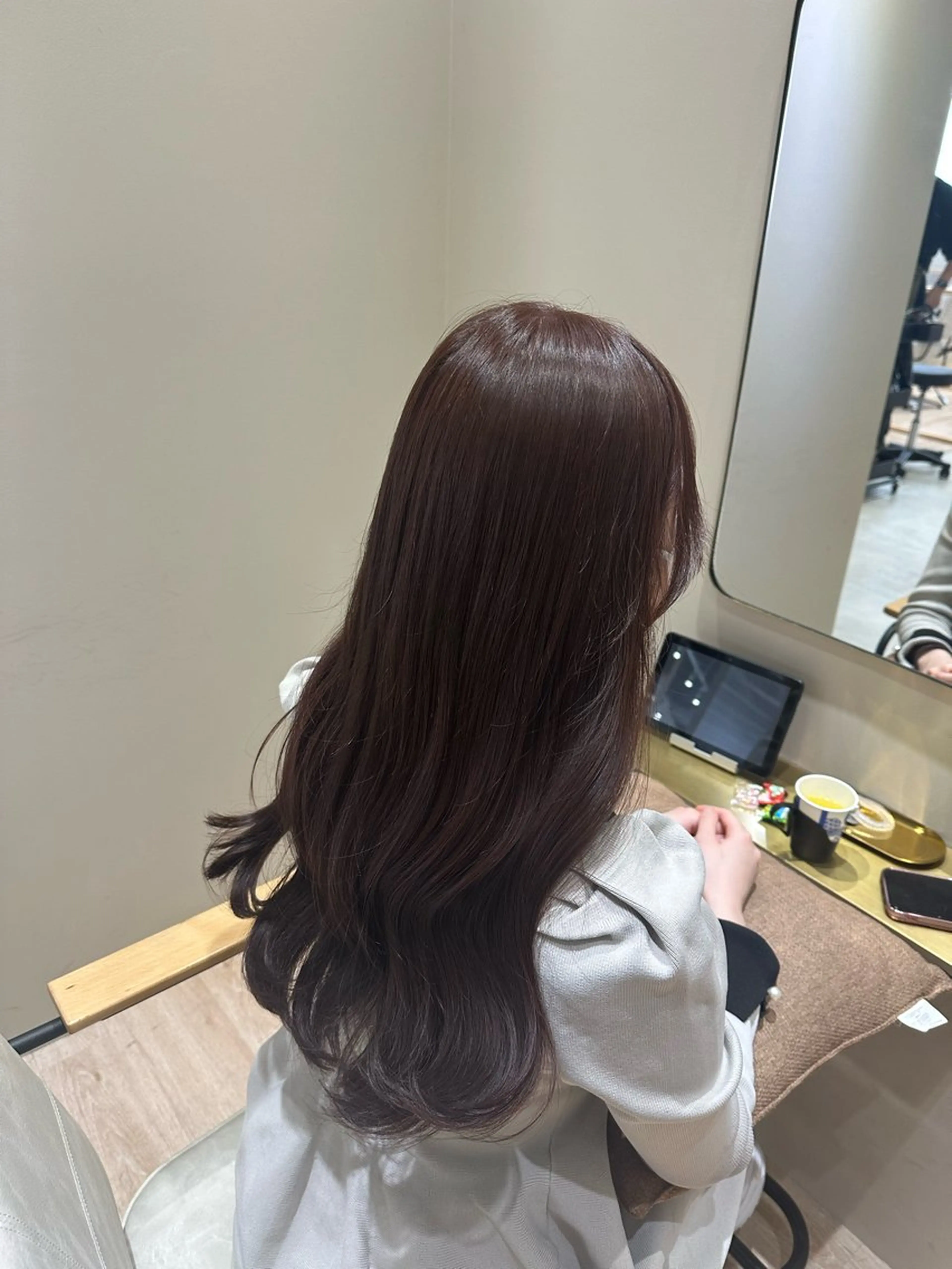 ロング カラー ベージュカラー 透明感カラー ラベンダーカラー ラベンダーベージュ 中村 友莉夏のヘアスタイル