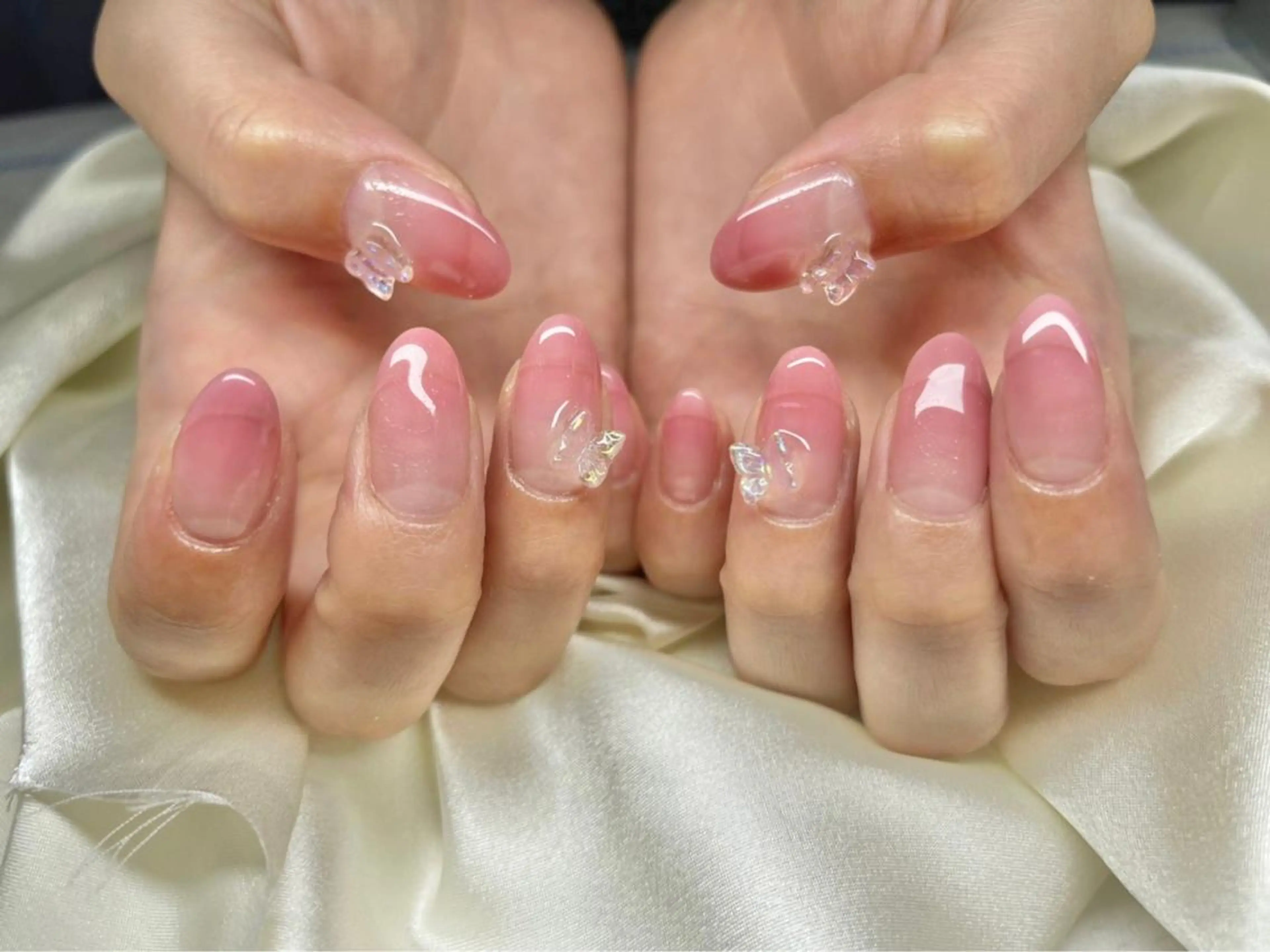 ネイル マツエク・マツパ アイブロウ 韓国風マツエク パリジェンヌラッシュリフト まつげパーマ ワンホンマツエク 長さ出し ハンドネイル Nail&eye Belire 新宿のネイルデザイン