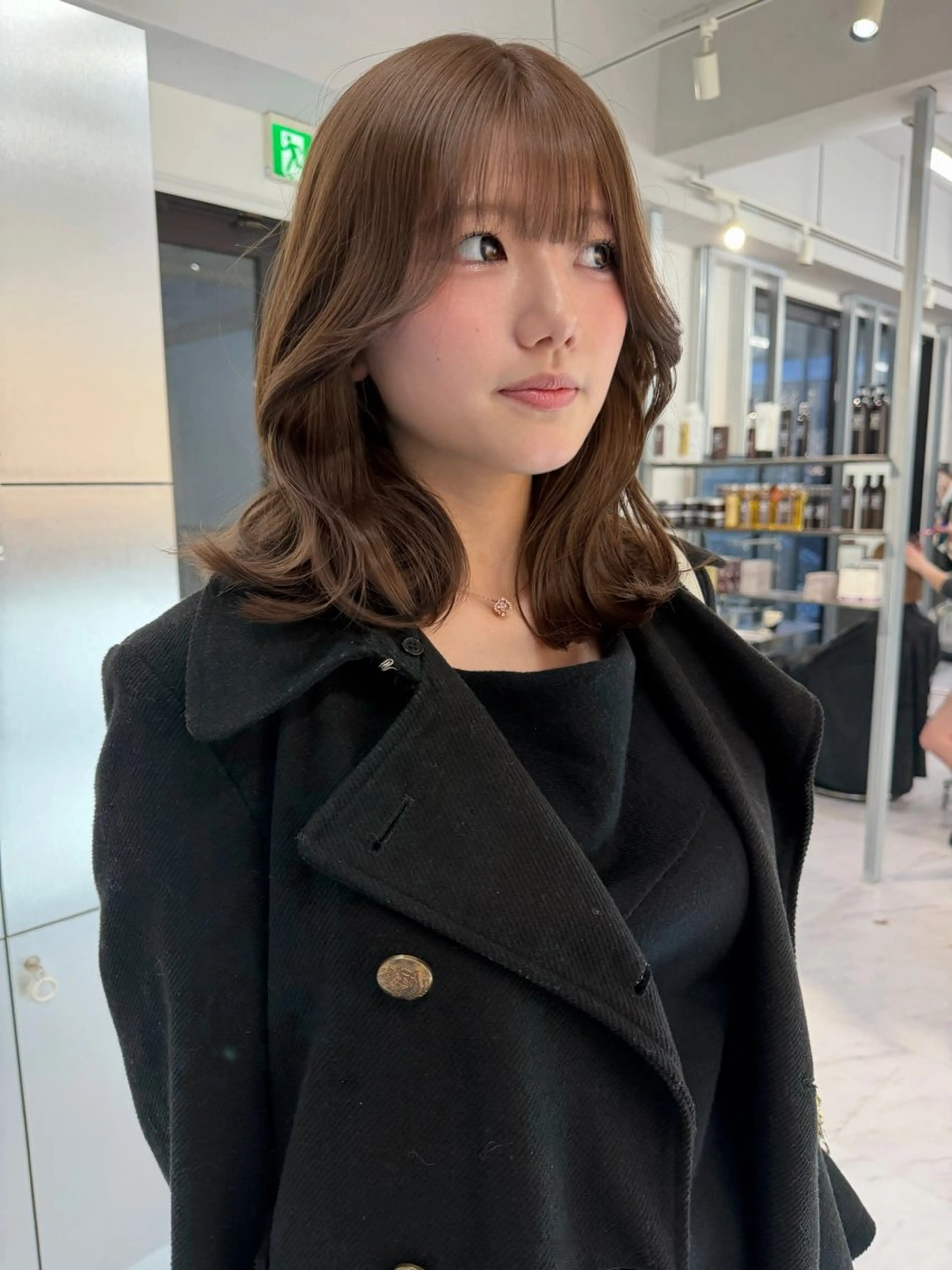 ミディアム カラー ベージュカラー ブリーチ ケアブリーチ デザインカラー ダブルカラー カット ヘアカラー TATSUブリーチ/ ミルクティーベージュのヘアスタイル