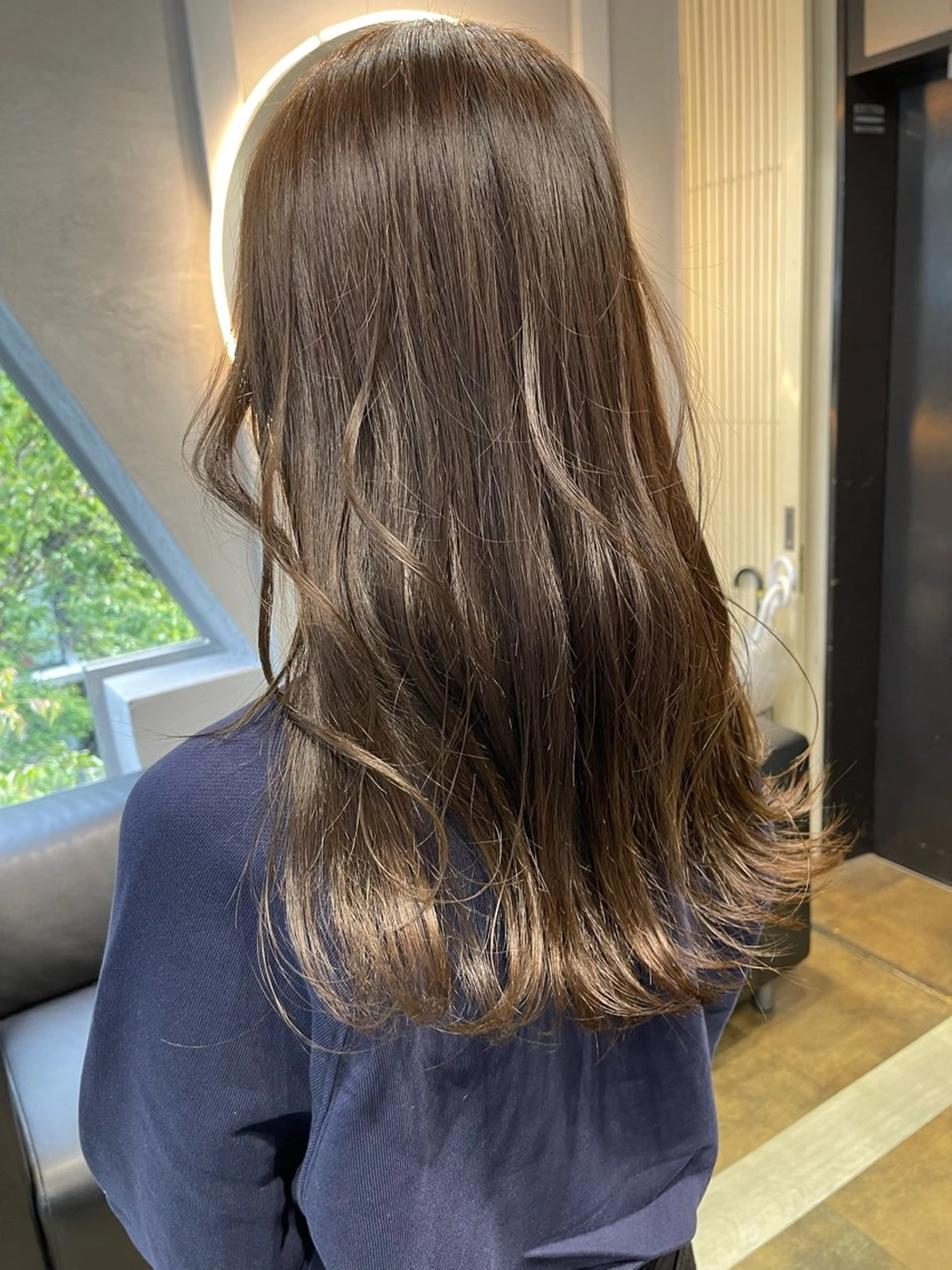 ロング カラー ブリーチ ケアブリーチ 透明感カラー デザインカラー ダブルカラー TATSUブリーチ/ ミルクティーベージュのヘアスタイル