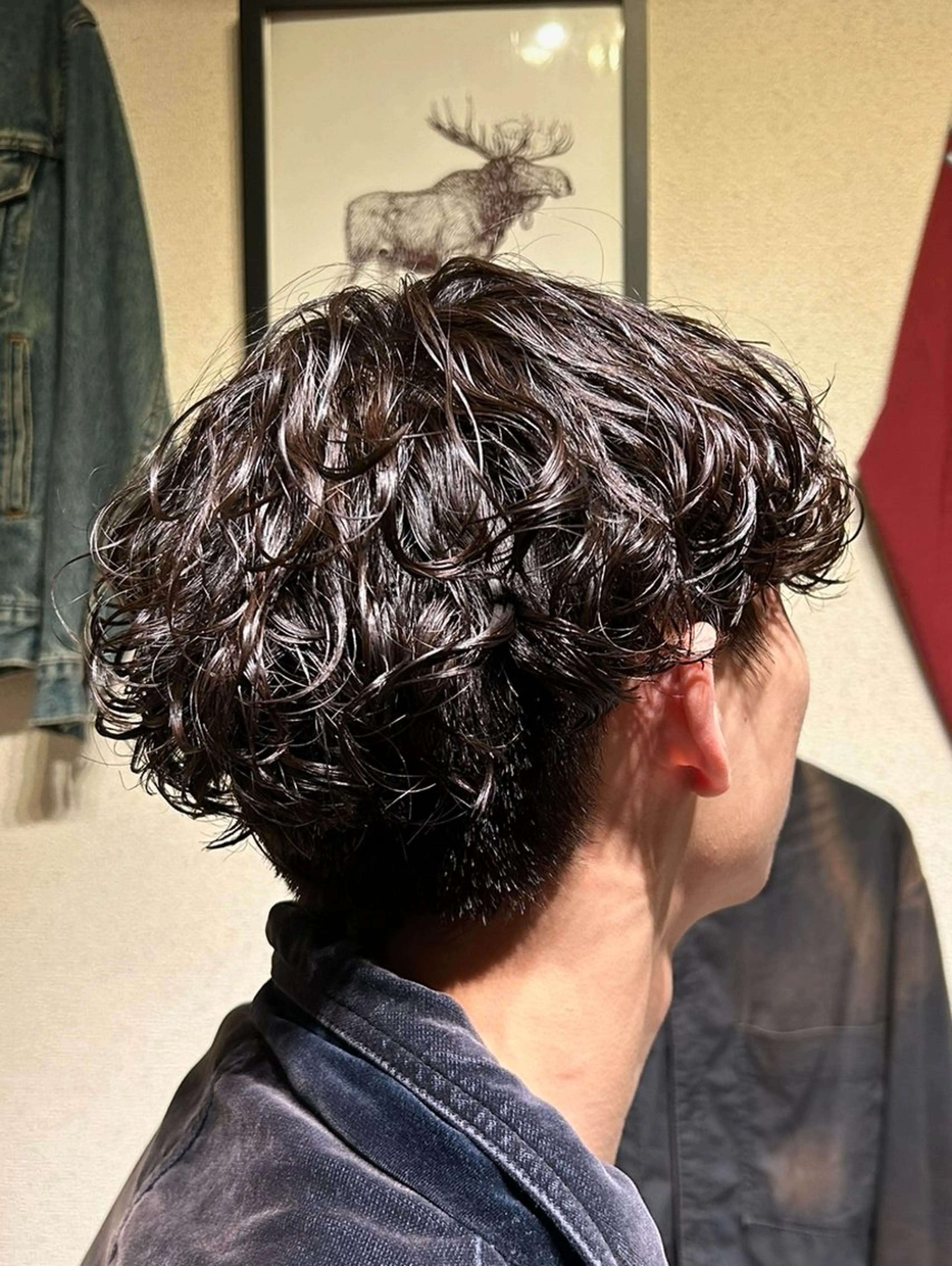 ミディアム パーマ メンズ ミディアムパーマ センターパート フェードカット マッシュ メンズパーマ カット パーマ ブリーチなしカラー /メンズパーマ/原宿のヘアスタイル