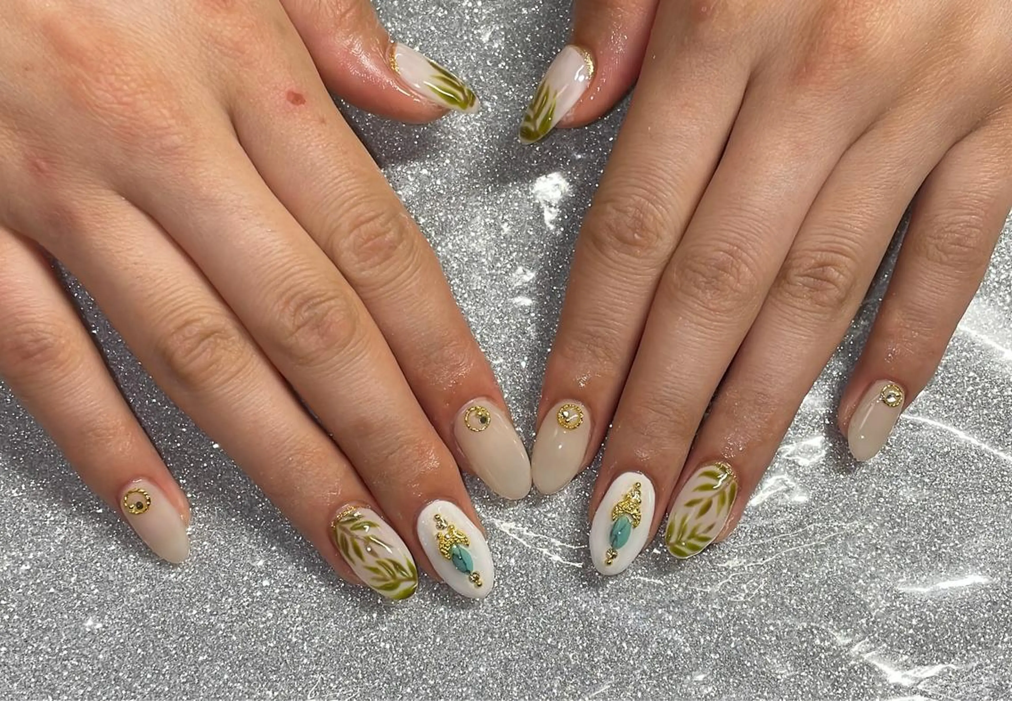 ネイル ハンドネイル VIERU 🌈🎀💖のネイルデザイン