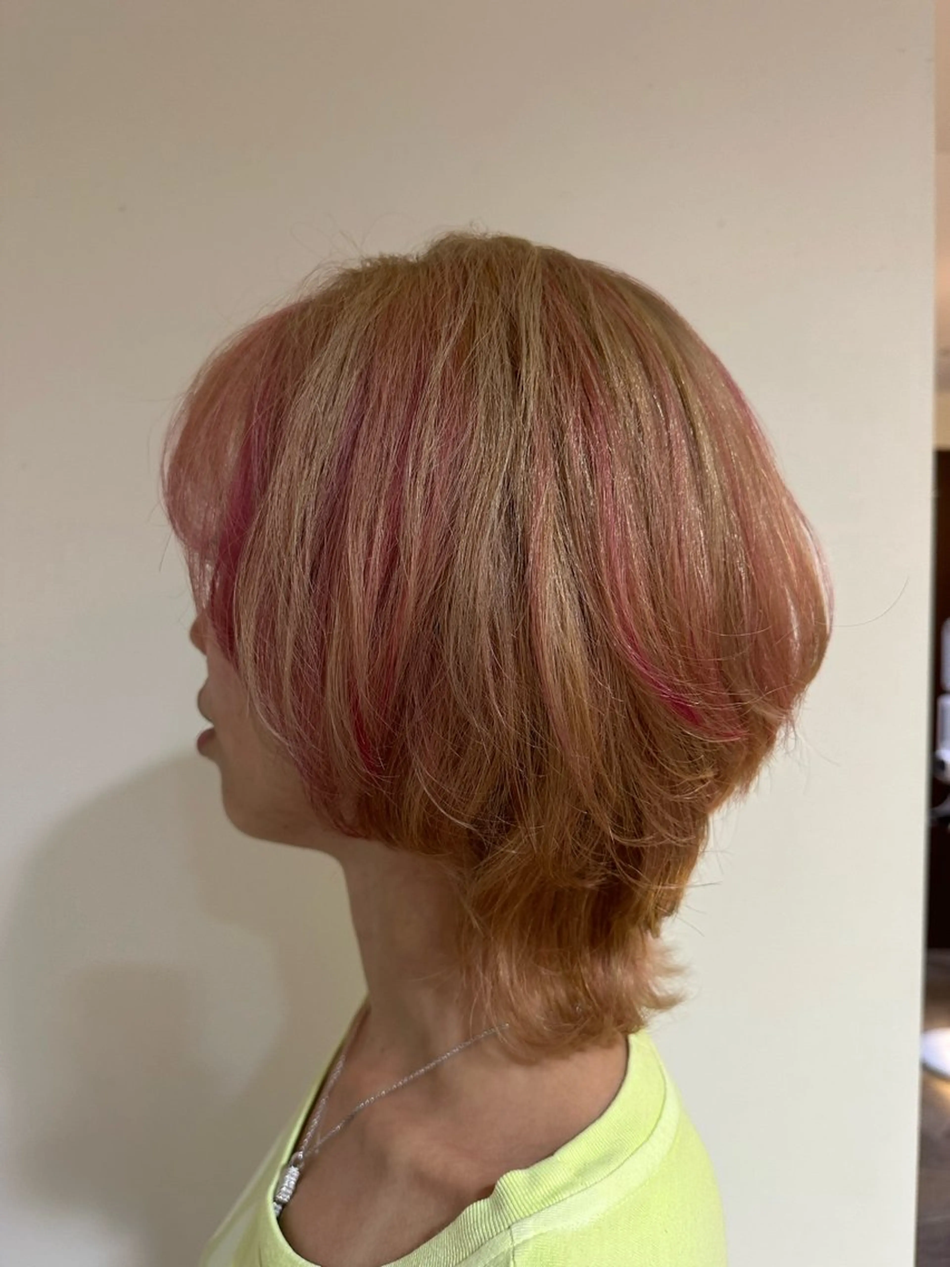 ショート カラー ベージュカラー ハイライトカラー ハイトーンカラー ピンクカラー ハイレイヤー 🪞カットモデル募集 /Shiori🪞のヘアスタイル