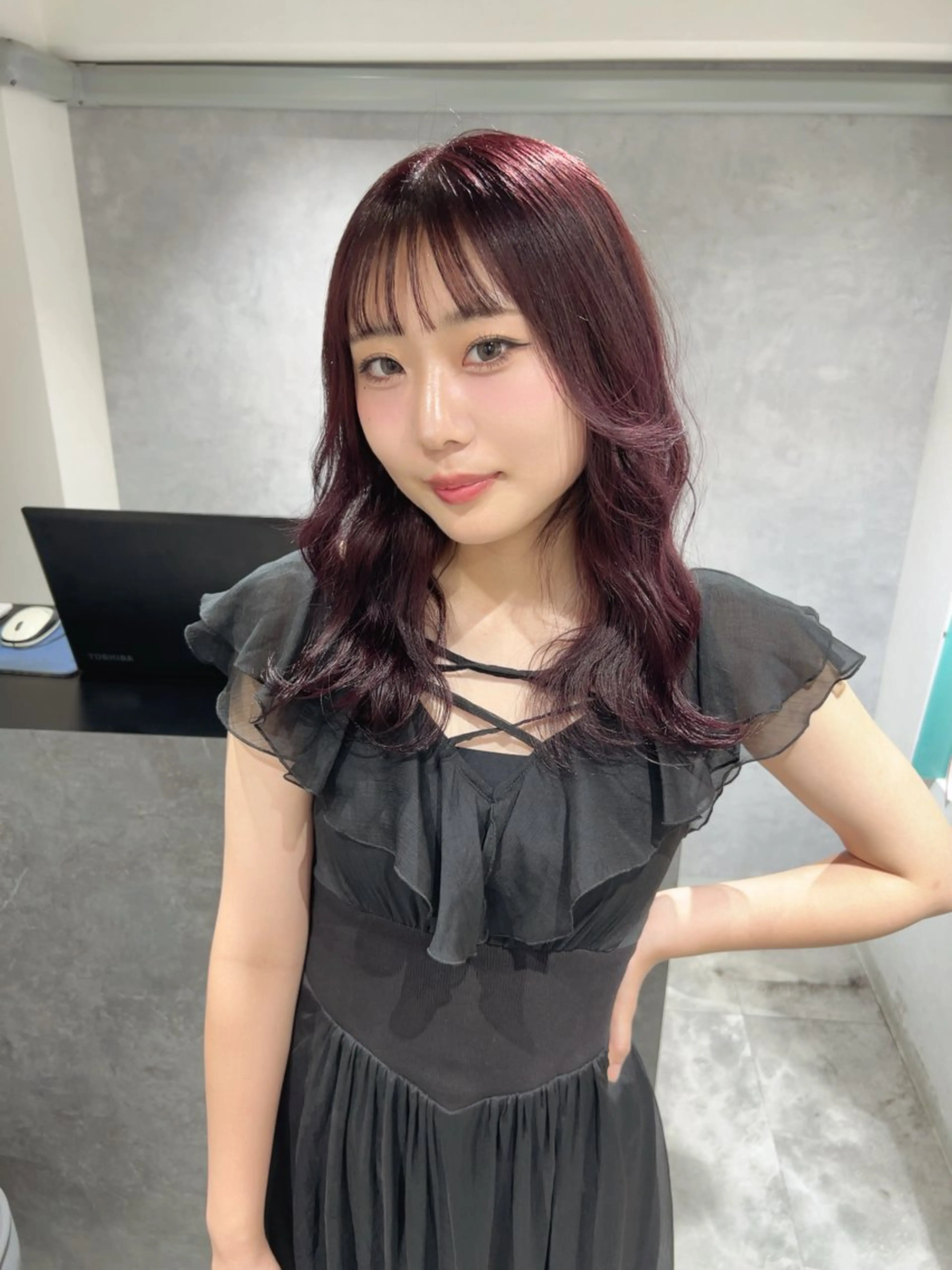 セミロング カラー ベージュカラー ブリーチ 透明感カラー ダブルカラー イヤリングカラー カット ヘアカラー TOMONA👑 GiseL梅田店のヘアスタイル