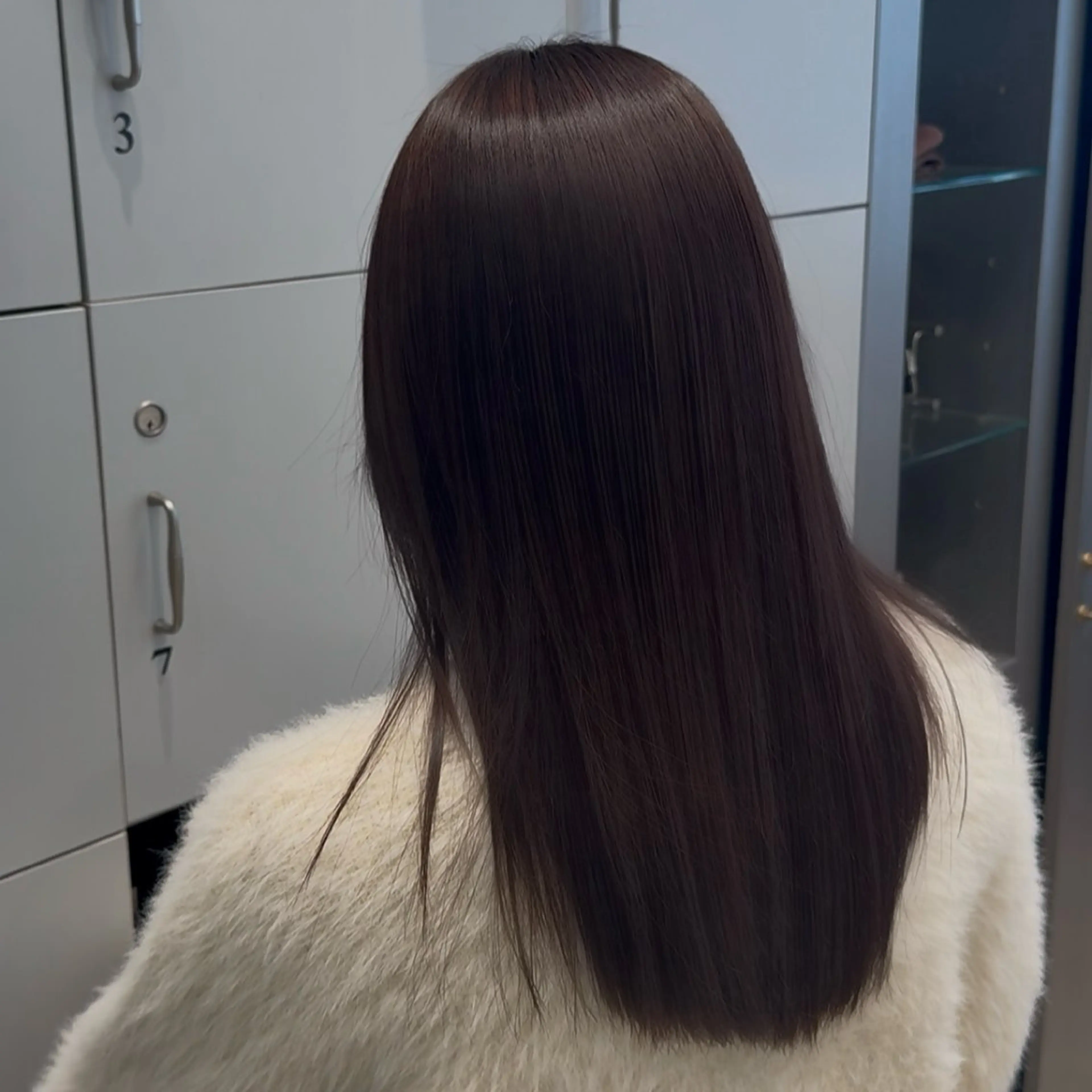 セミロング カット ヘアカラー 鈴木 美香のヘアスタイル