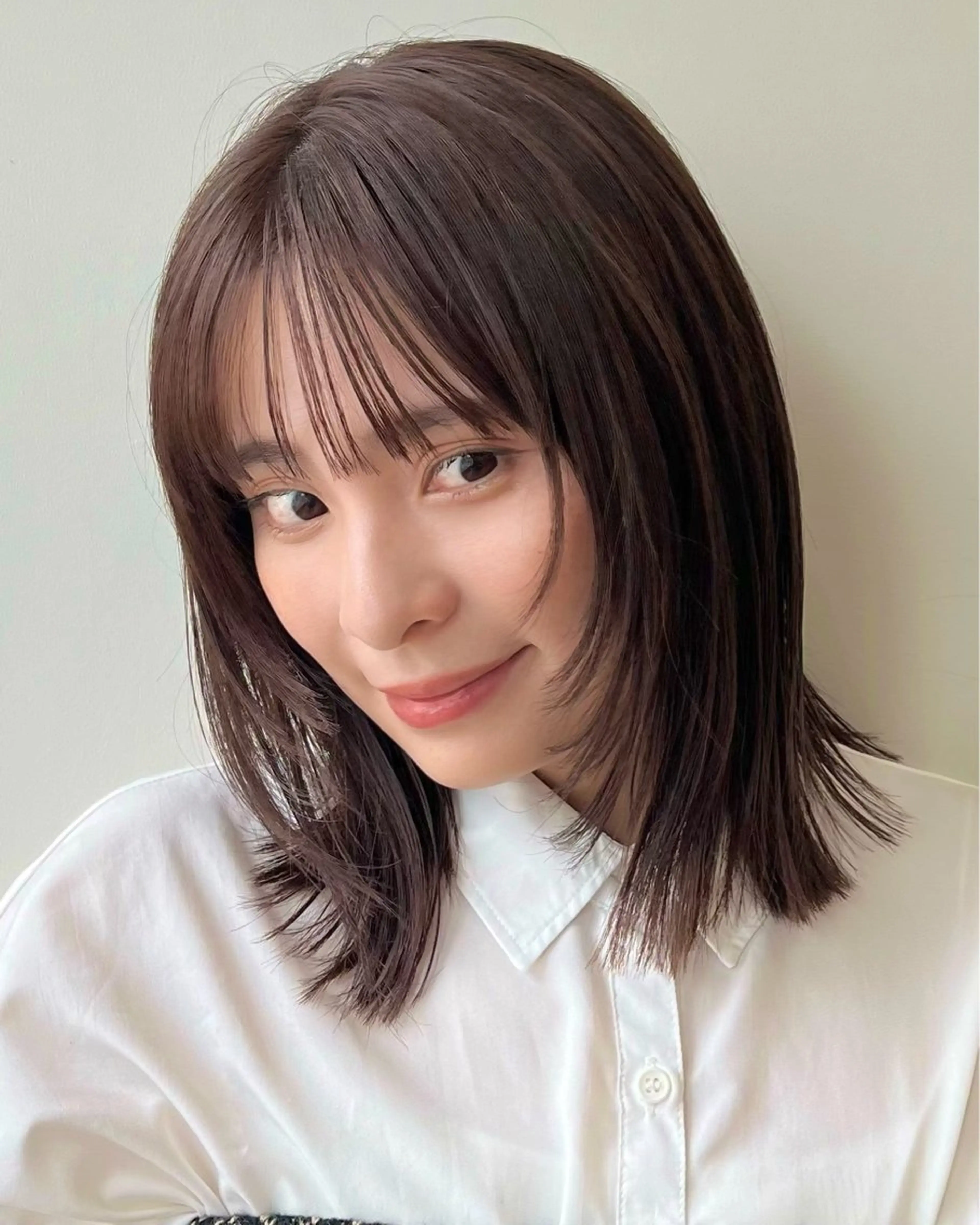 ミディアム カラー 顔まわりレイヤー レイヤーカット あやめ【顔まわり/レ イヤー/柔らかカラ】のヘアスタイル