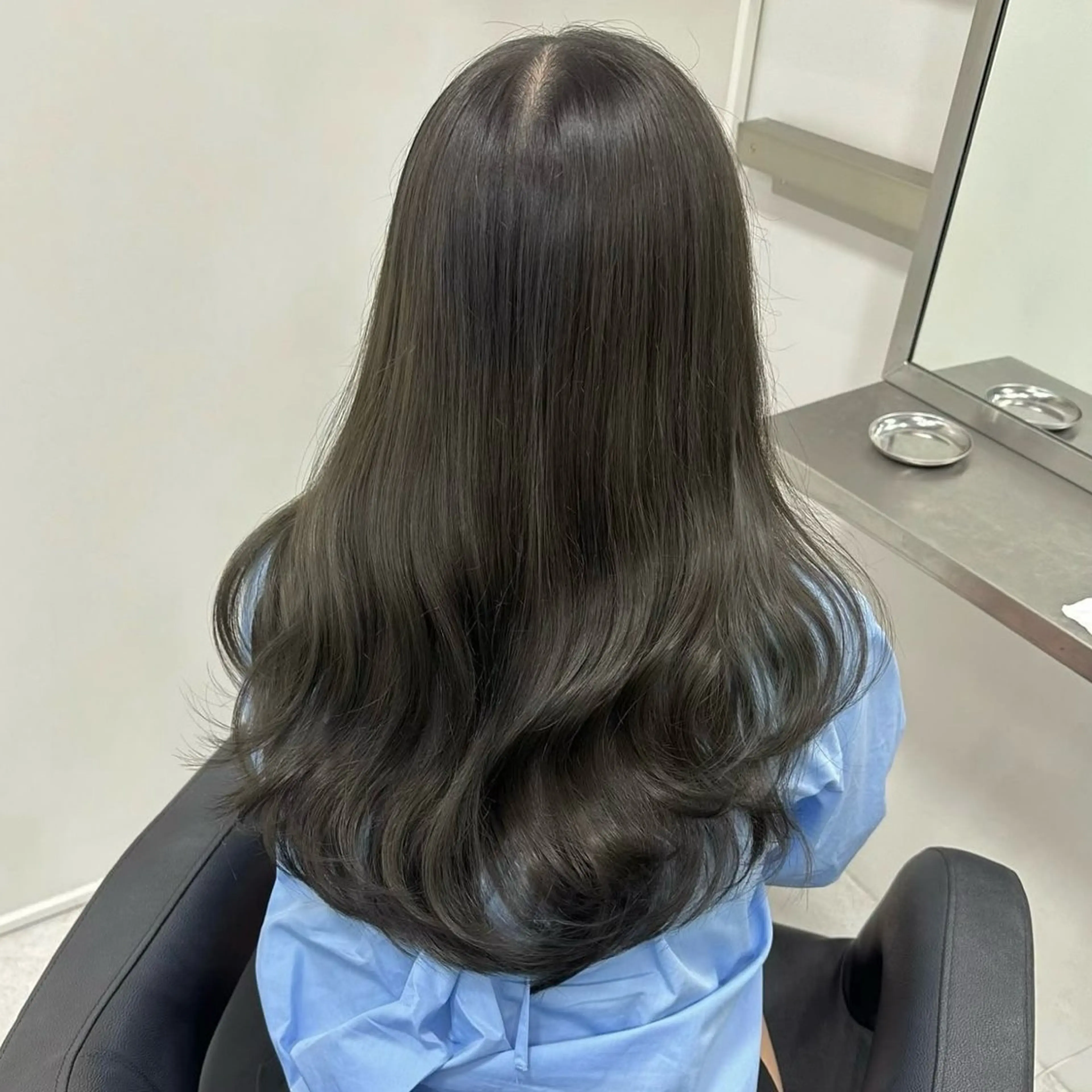 ロング カラー 透明感カラー グレージュ オリーブグレージュ オリーブグレー ヘアカラー ココナ./ 艶っぽカラー🐏のヘアスタイル