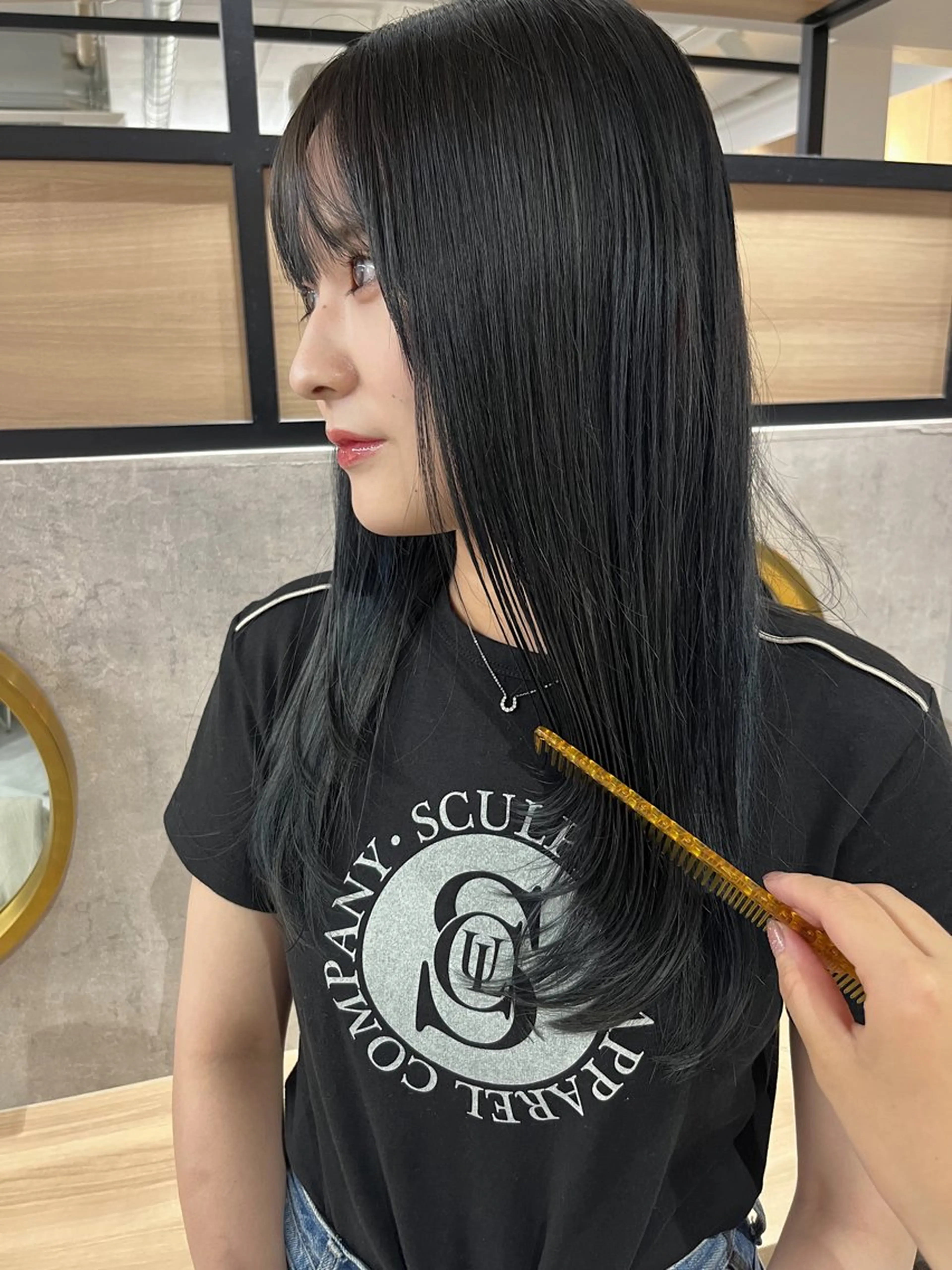 ロング カラー thee所属・渡邊 ひかるのヘアスタイル