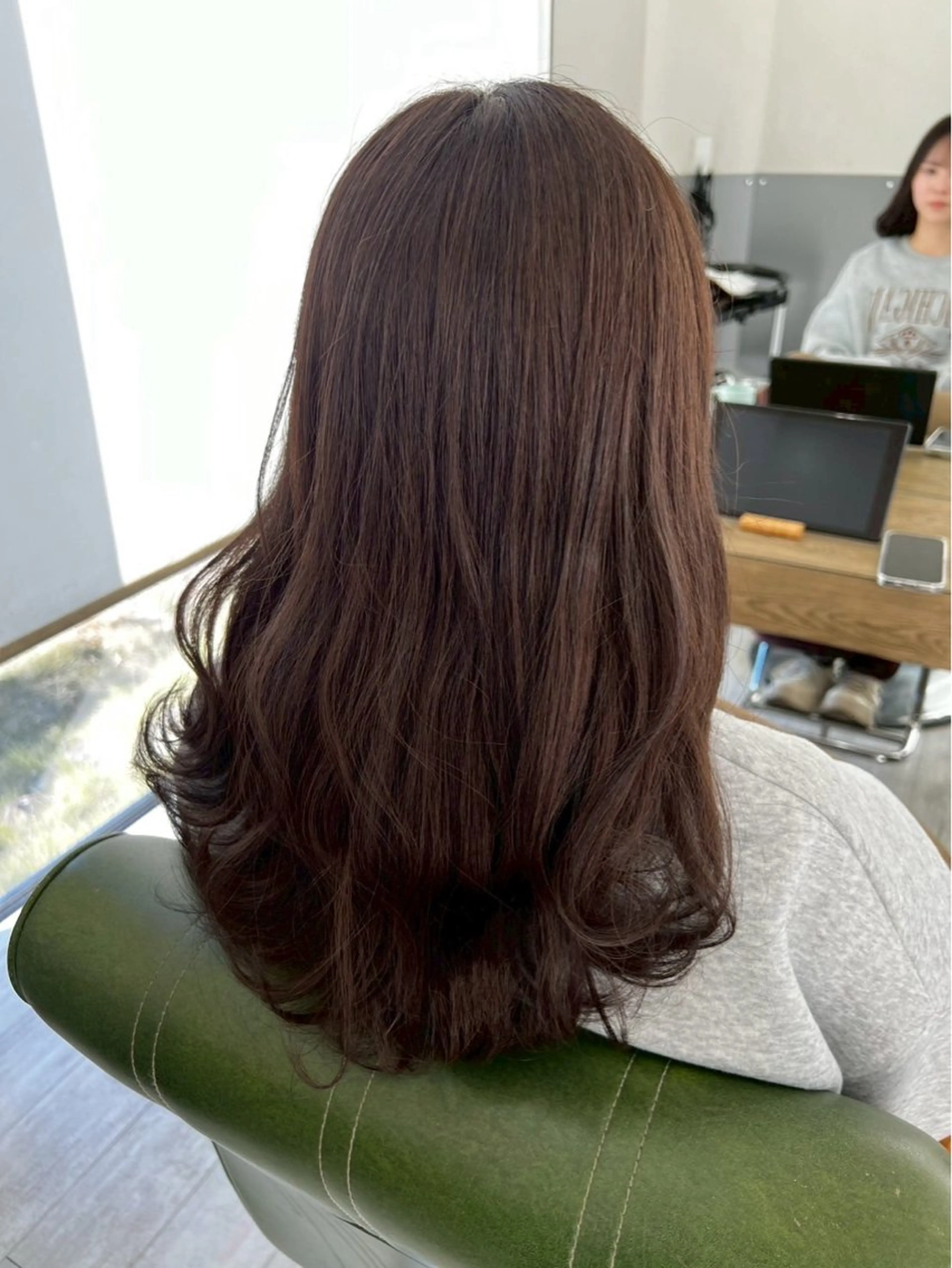 セミロング ヘアカラー hair&beauty the B所属・尾崎 虹美のヘアスタイル