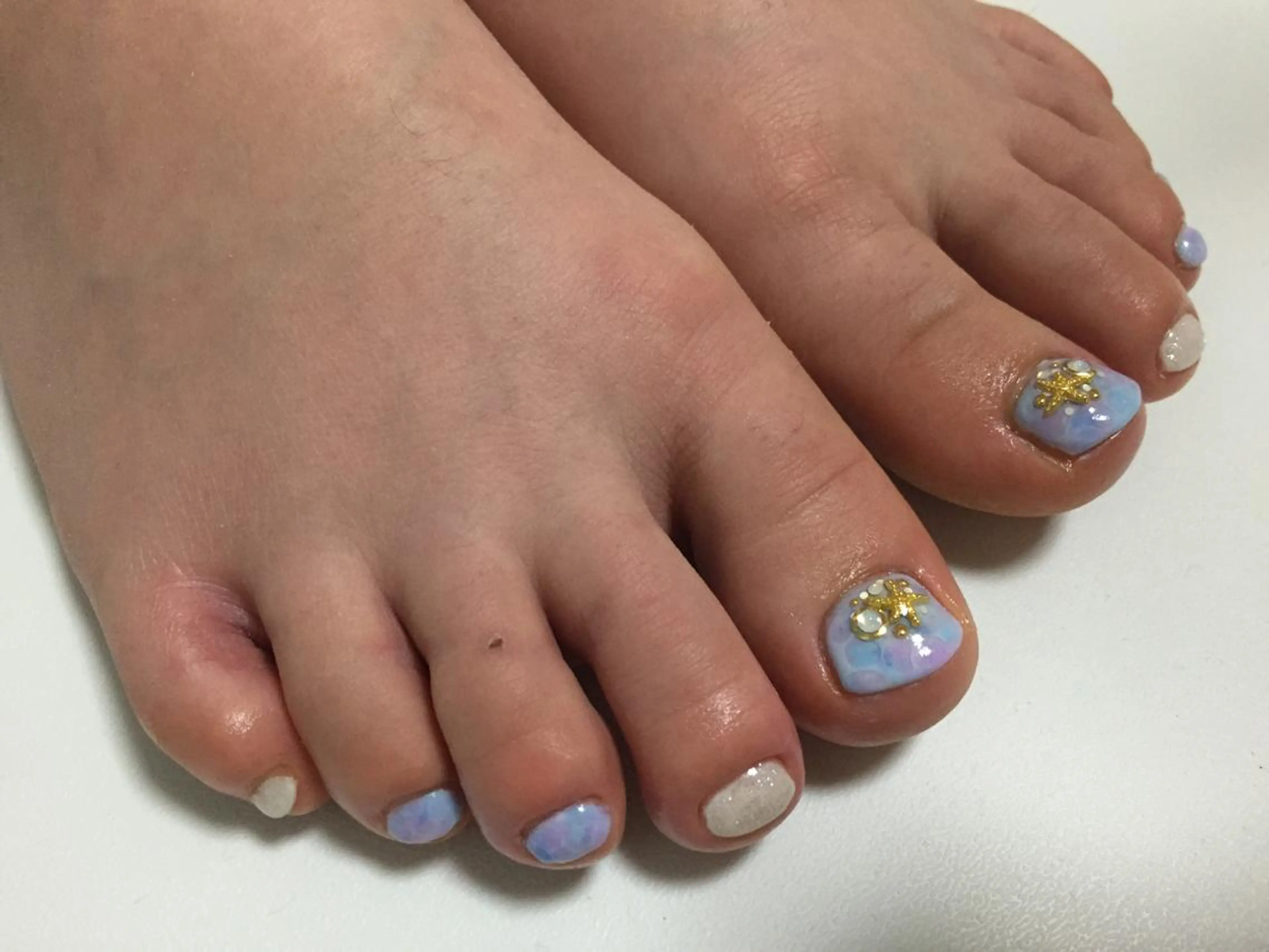 ネイル アートネイル ラメ(グリッター) 浮きにくいフィルイン ｜上品シンプルネイルのネイルデザイン