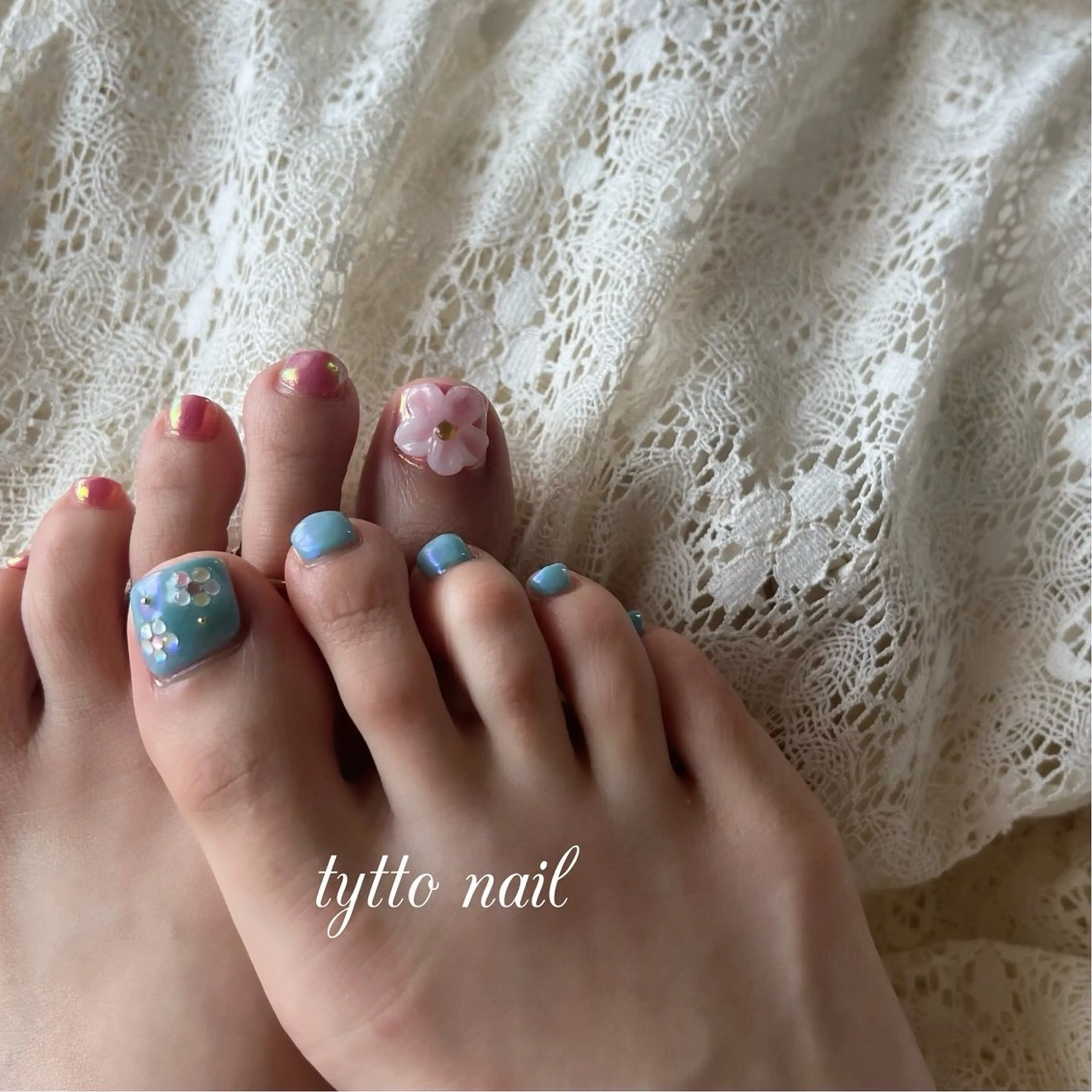 ネイル アートネイル オーロラネイル ブルー フラワーネイル フットネイル tytto nail ❤︎‪‪eri‪‪のネイルデザイン