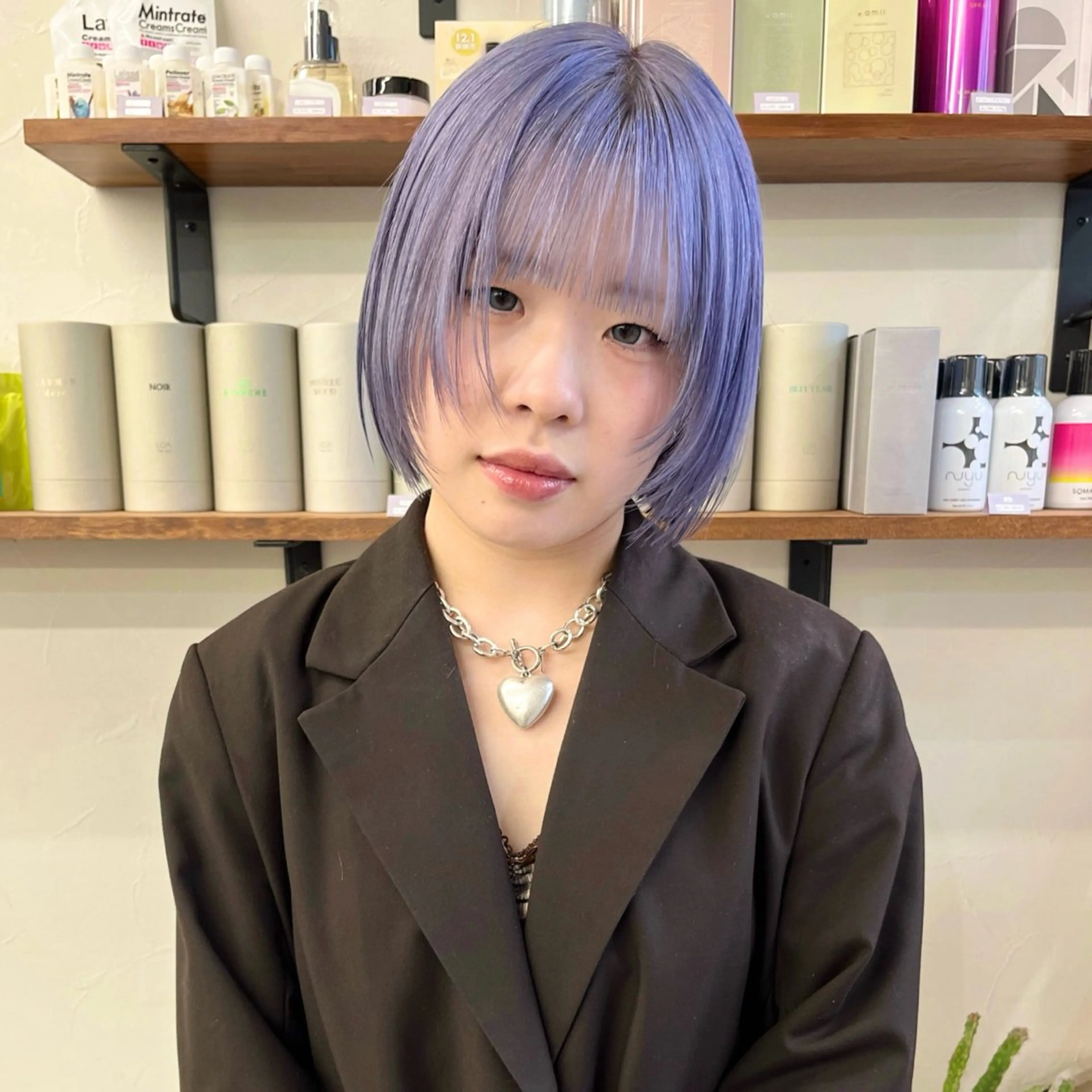ショート カラー ボブレイヤー ブリーチ ラベンダーカラー ブリーチなしカラー ボブ カット ヘアカラー トリートメント 朝がちょっと楽しくな るshort･bobのヘアスタイル