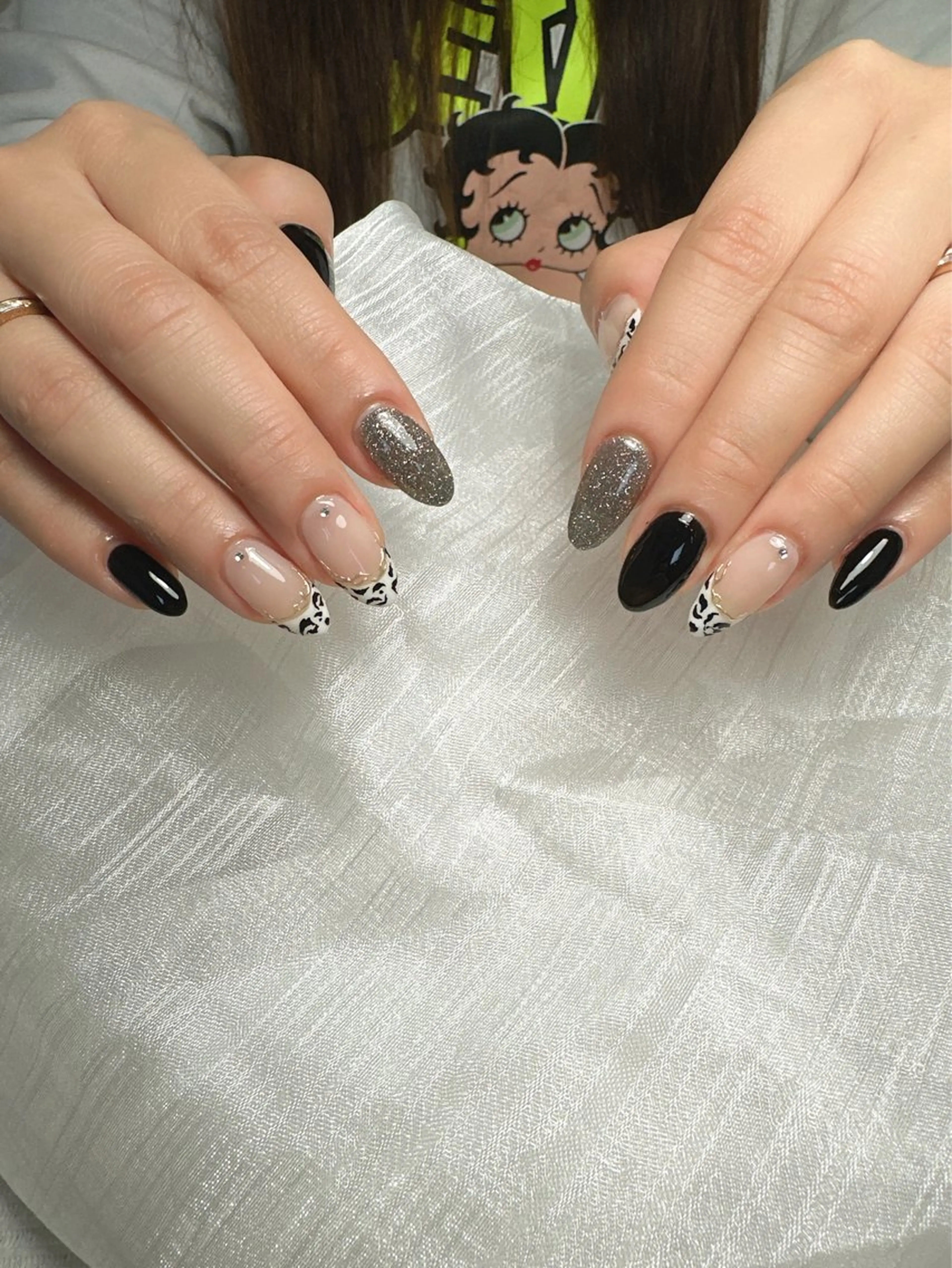 ハンド💅お持ち込みデザイン+オフ込み(事前にデザインの画像をお送りください☺️)※リピーターの方はプラス1000円の写真