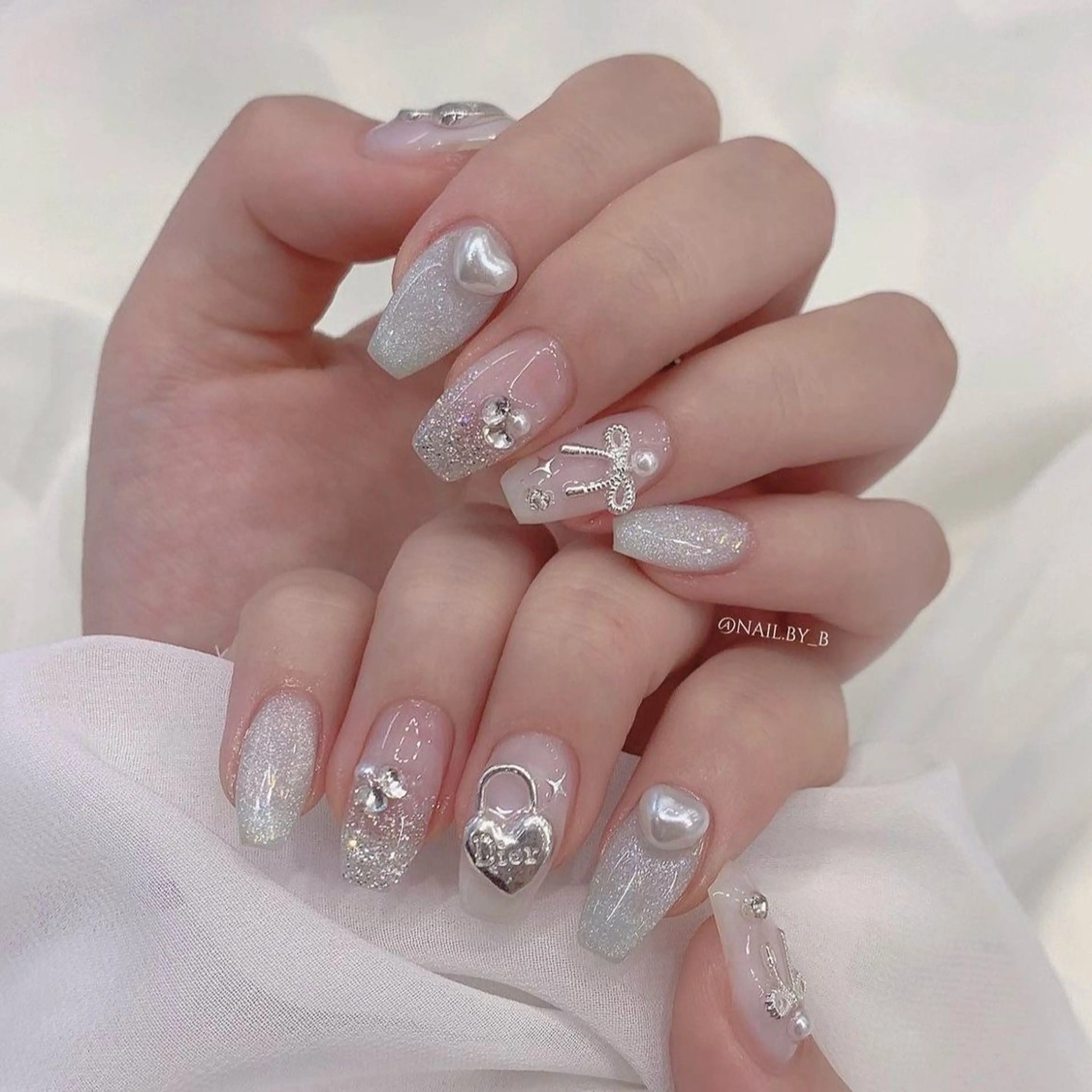 ネイル マグネットネイル ピンク ネイルチップ 冬ネイル Lee Nailsのネイルデザイン