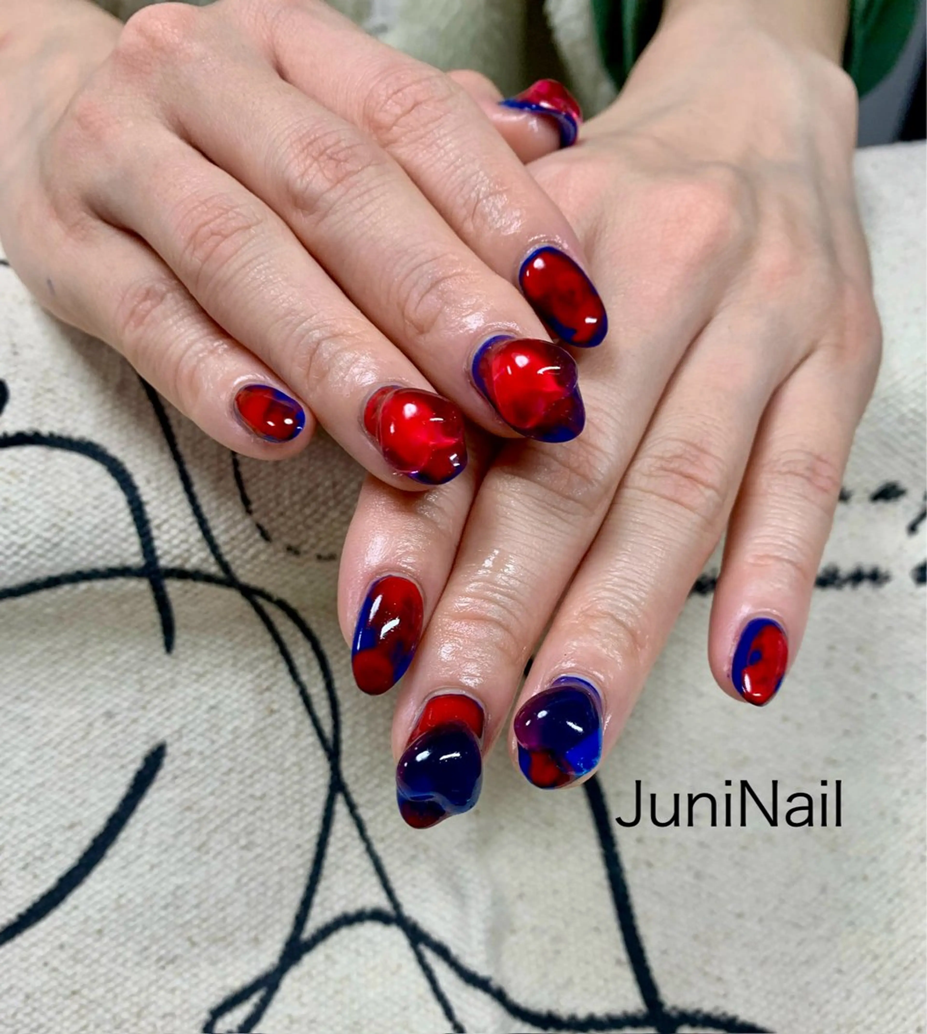 ネイル オーロラネイル クリアネイル 成人式 フラッシュネイル 氷ネイル・うるうるネイル ハンドネイル JuniNail 주니네일🇰🇷suのネイルデザイン