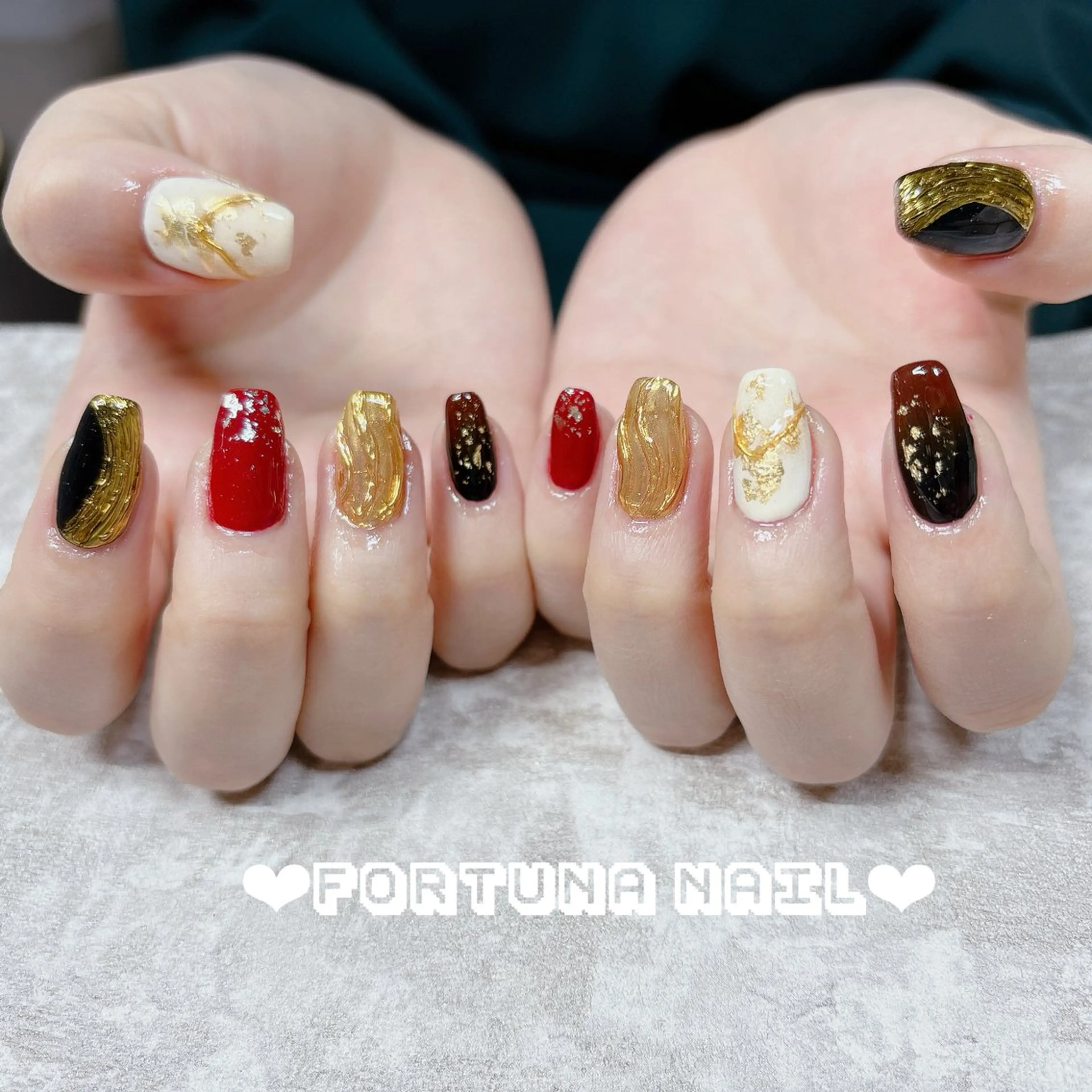 ネイル 成人式 ブライダルネイル Nail •Head スパFortunaのネイルデザイン