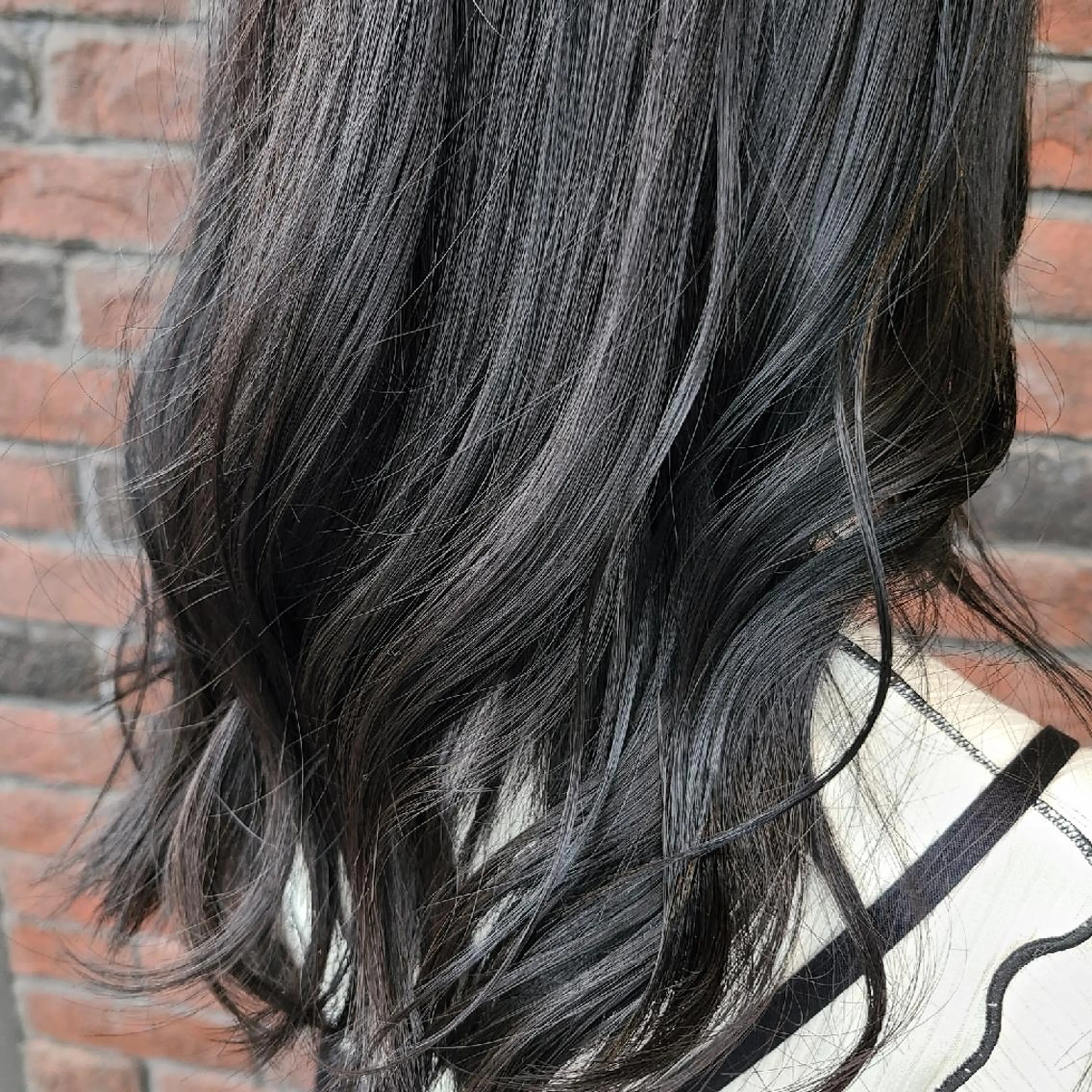 ロング カラー 黒髪 ブルーカラー ブルーブラック 関口 友菜のヘアスタイル